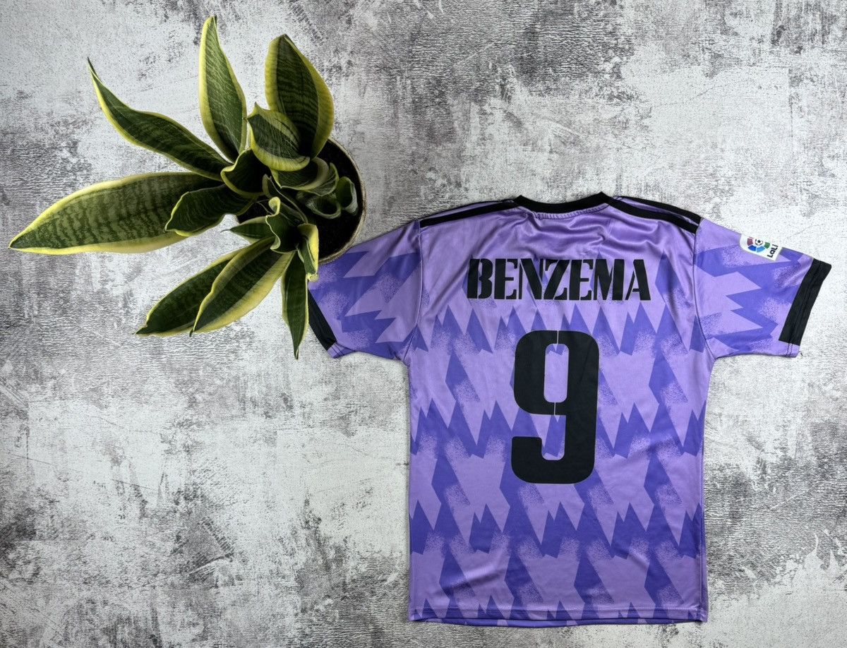 Vintage Real Madrid 2022 2023 Karim Benzema #9 Football Shirt Soccer Jersey T Shirt Tee Size US L / EU 52-54 / 3 - 1 Thumbnail