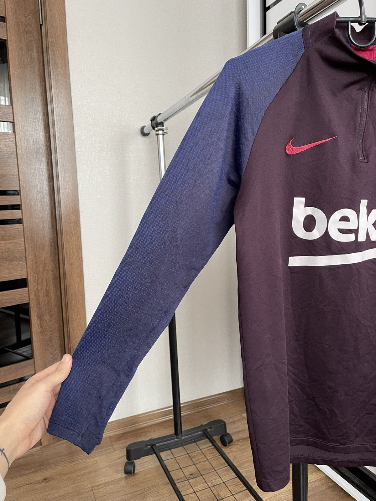 Other 2019/2020 Nike Barcelona Soccer Drill Top Jersey Sweatshirt Size US S / EU 44-46 / 1 - 11 Thumbnail