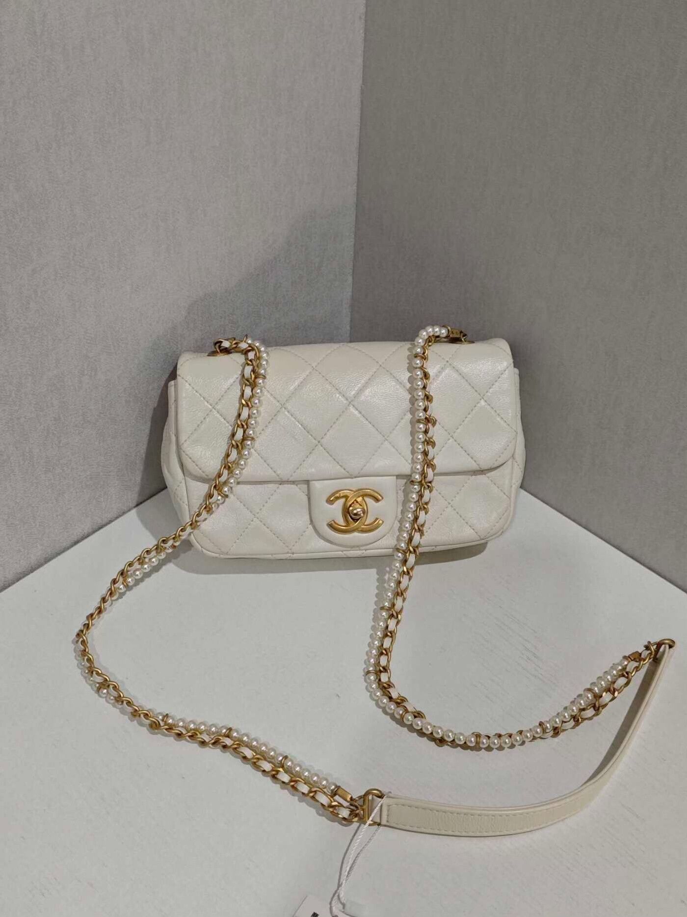 Chanel Pre-loved Bag Very good condition Size ONE SIZE - 1 Thumbnail