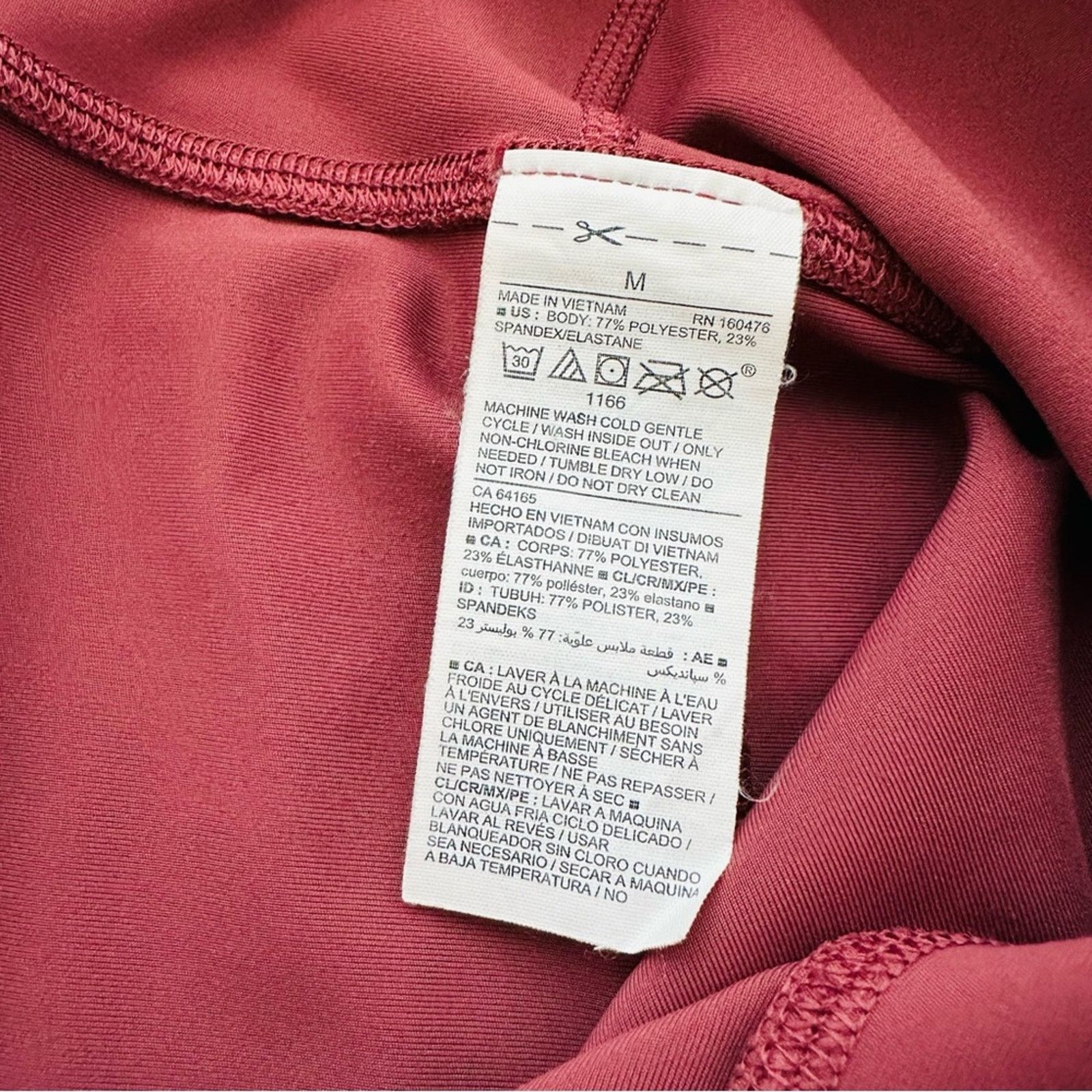 Old Navy NEW OLD NAVY ACTIVE Burgundy Pocket High Rise Crop Leggings Size 28" / US 6 / IT 42 - 9 Thumbnail