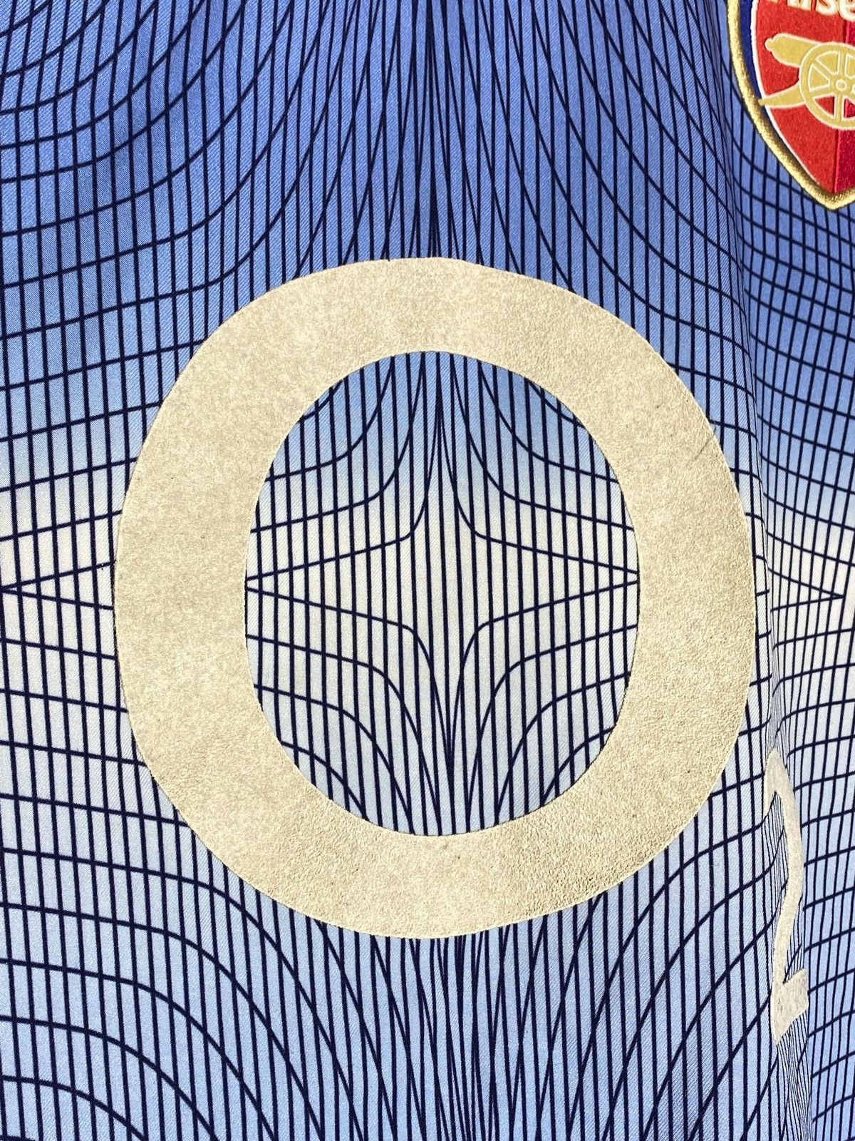 Nike 🔥 ARSENAL 2000S NIKE JERSEY HYPNOSIS VINTAGE BERGKAMP VIBES Size US M / EU 48-50 / 2 - 7 Thumbnail