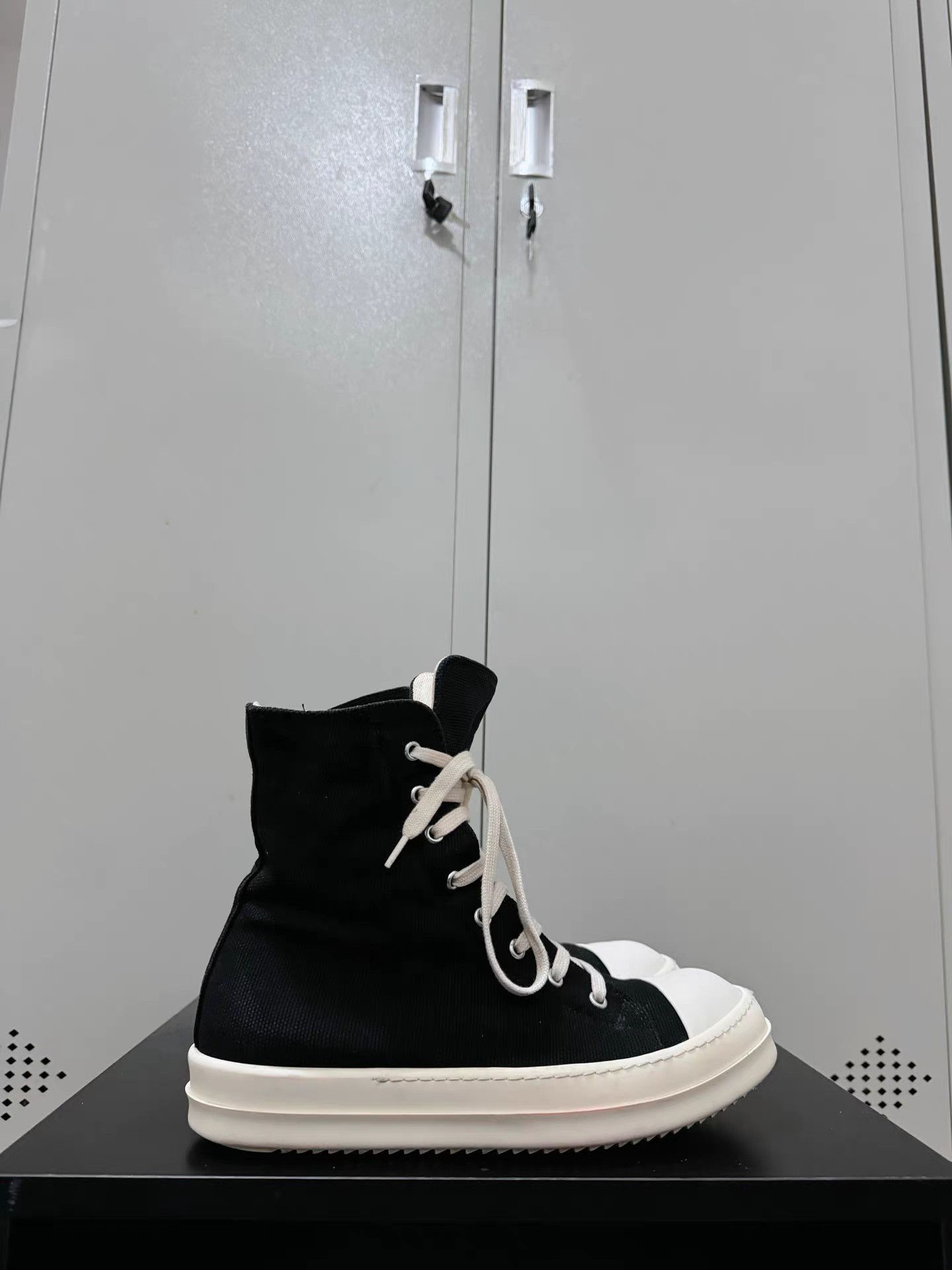 Rick Owens Rick Owens Drkshdw letter logo Converse high-top sneakers Size US 8 / EU 41 - 7 Thumbnail