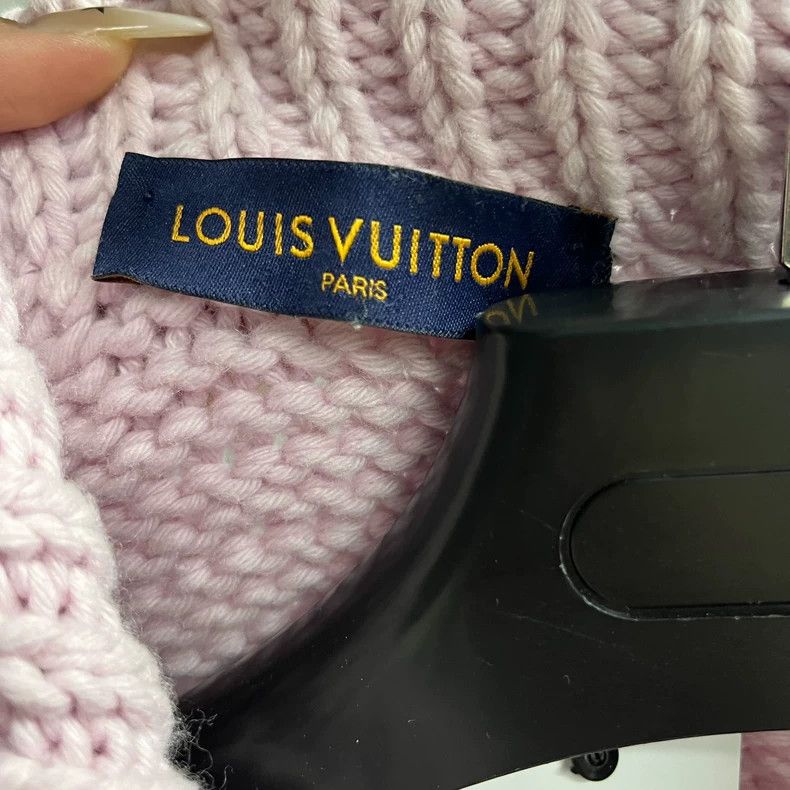 Louis Vuitton Louis Vuitton Pink solid knit button-down cardigan sweater Size US S / EU 44-46 / 1 - 5 Thumbnail