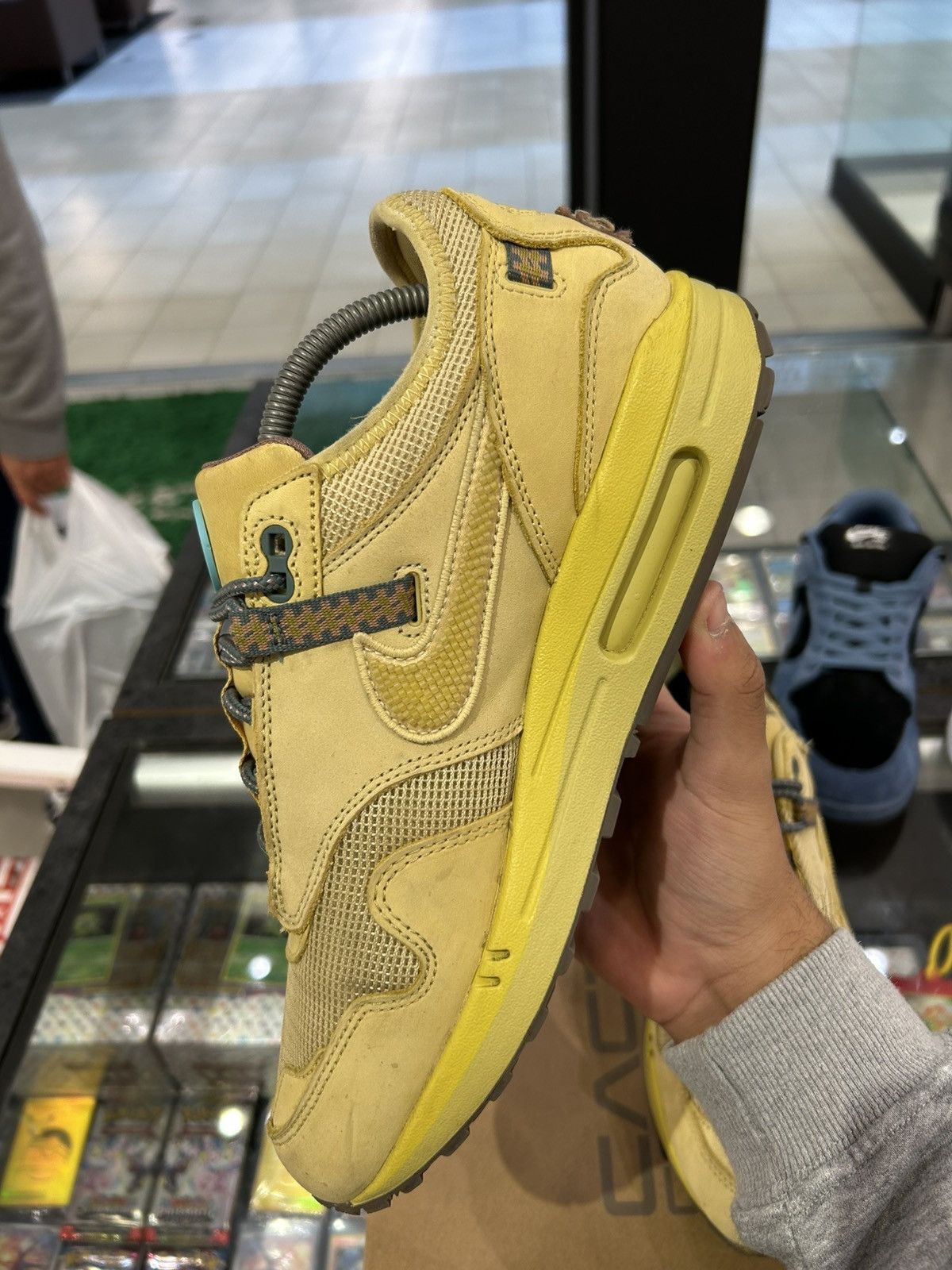 Nike × Travis Scott Nike air max 1 travis scott cactus jack saturn gold Size US 9 / EU 42 - 7 Thumbnail