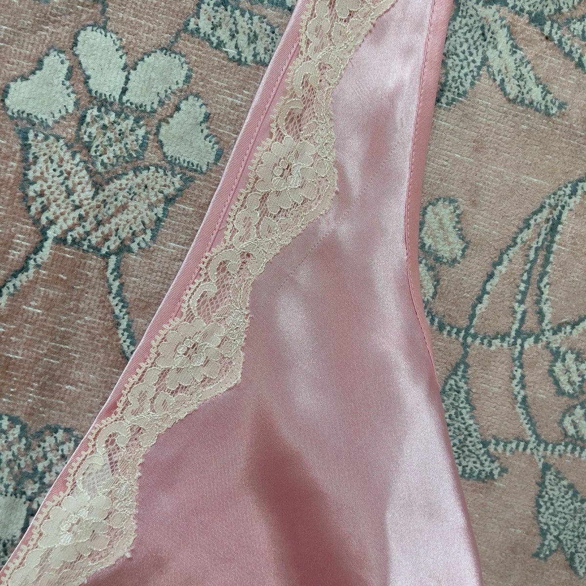 Victoria's Secret Romantic Pink Satin Top (Medium) Size M / US 6-8 / IT 42-44 - 11 Thumbnail
