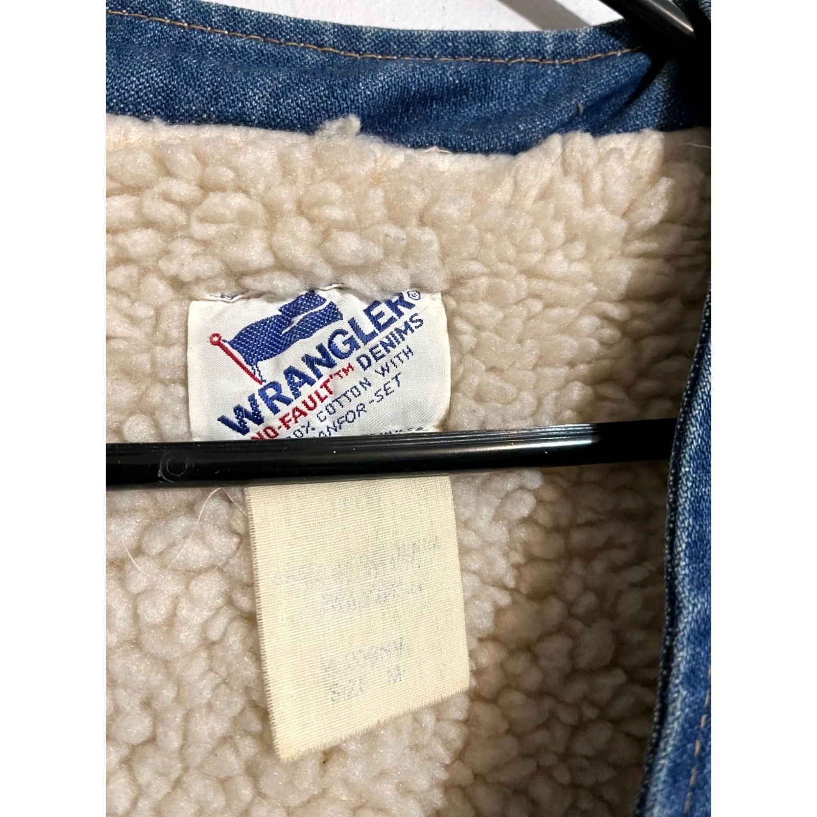 Wrangler VINTAGE Wrangler Vest Men's M Blue "No-Fault" Denims USA Shearling Lined Size US M / EU 48-50 / 2 - 3 Thumbnail