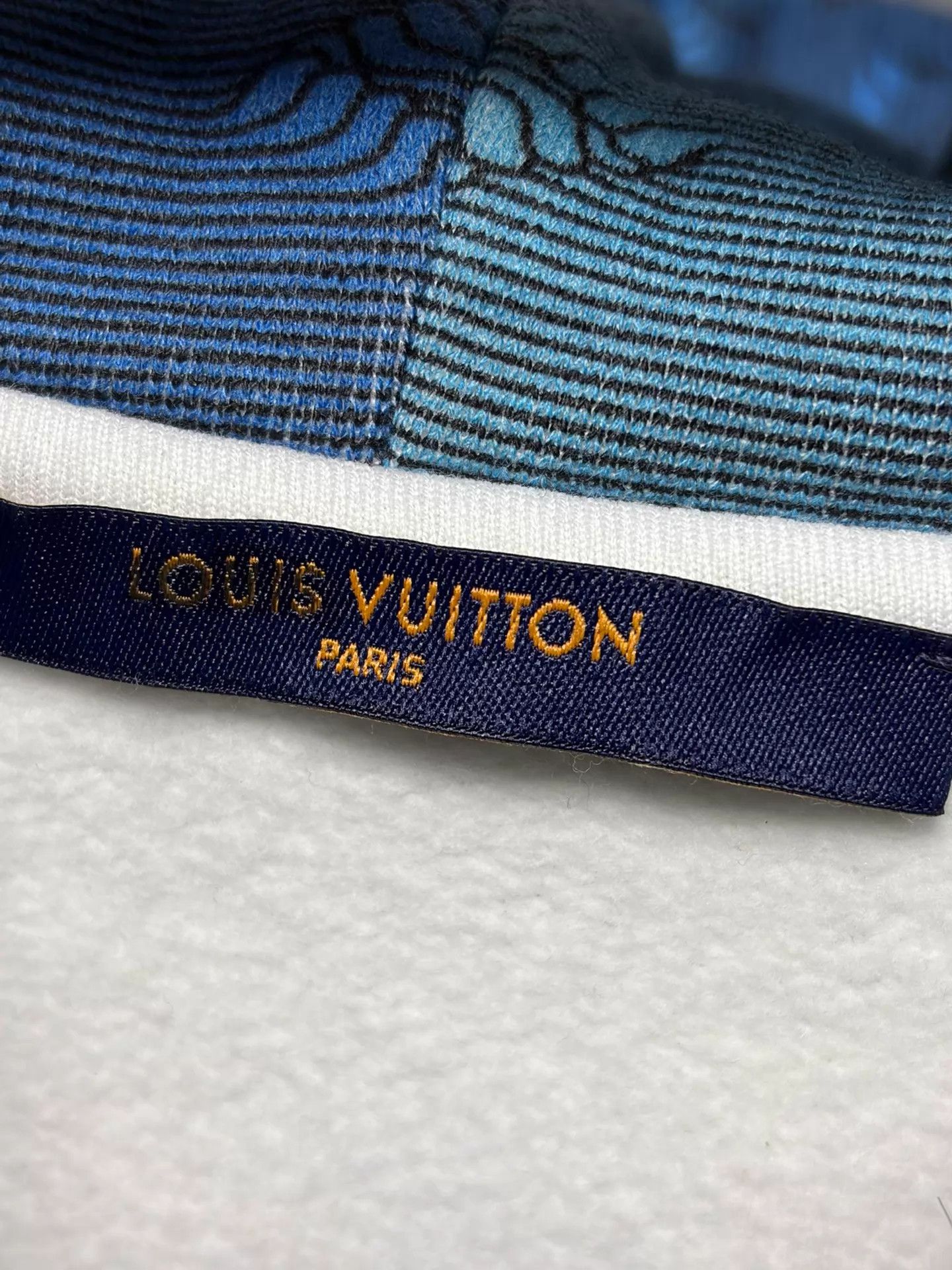 Louis Vuitton Louis Vuitton hoodie M Size US M / EU 48-50 / 2 - 3 Thumbnail