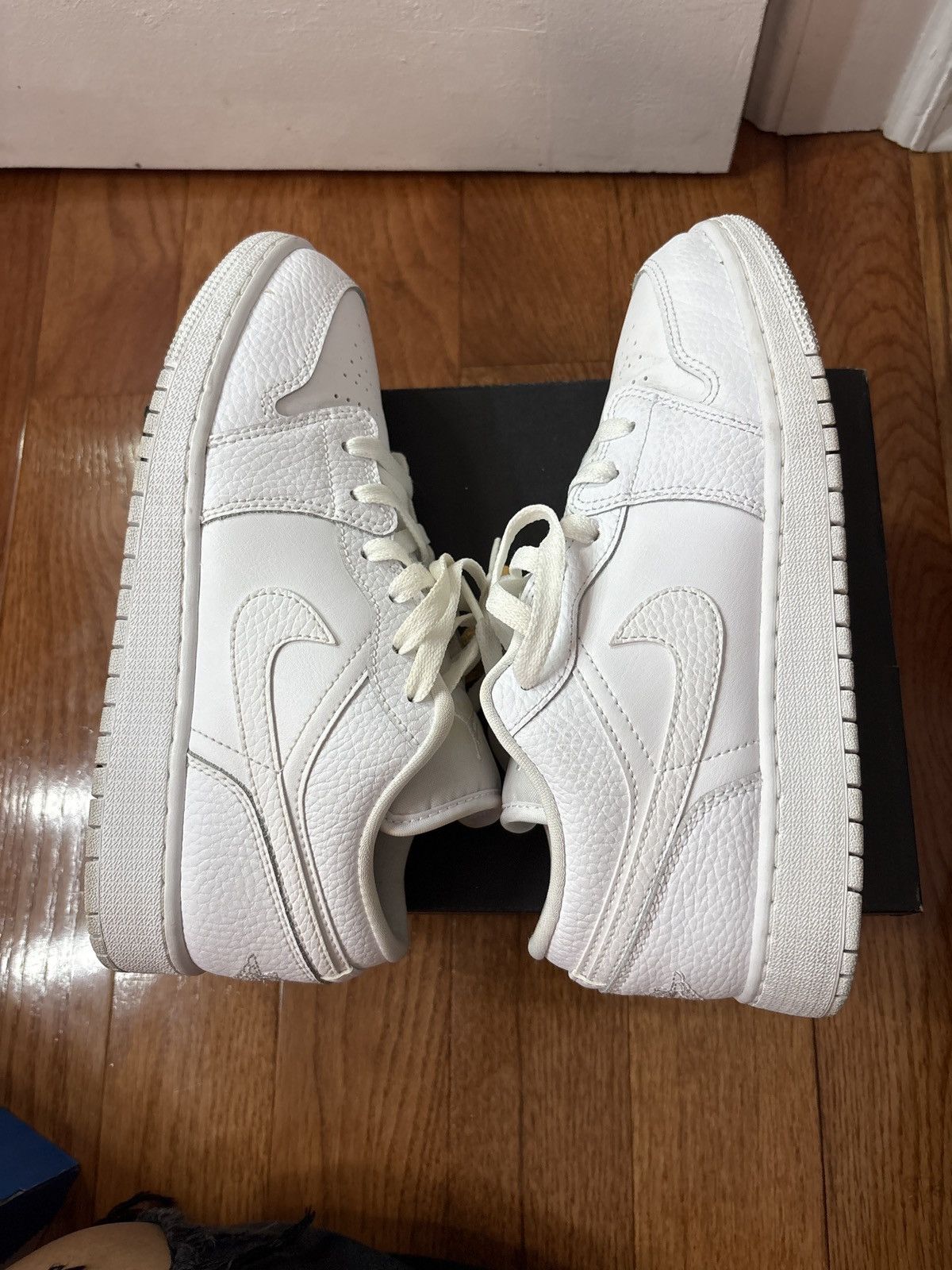 Jordan Brand Air Jordan 1 Low White Size US 7 / EU 40 - 1 Thumbnail