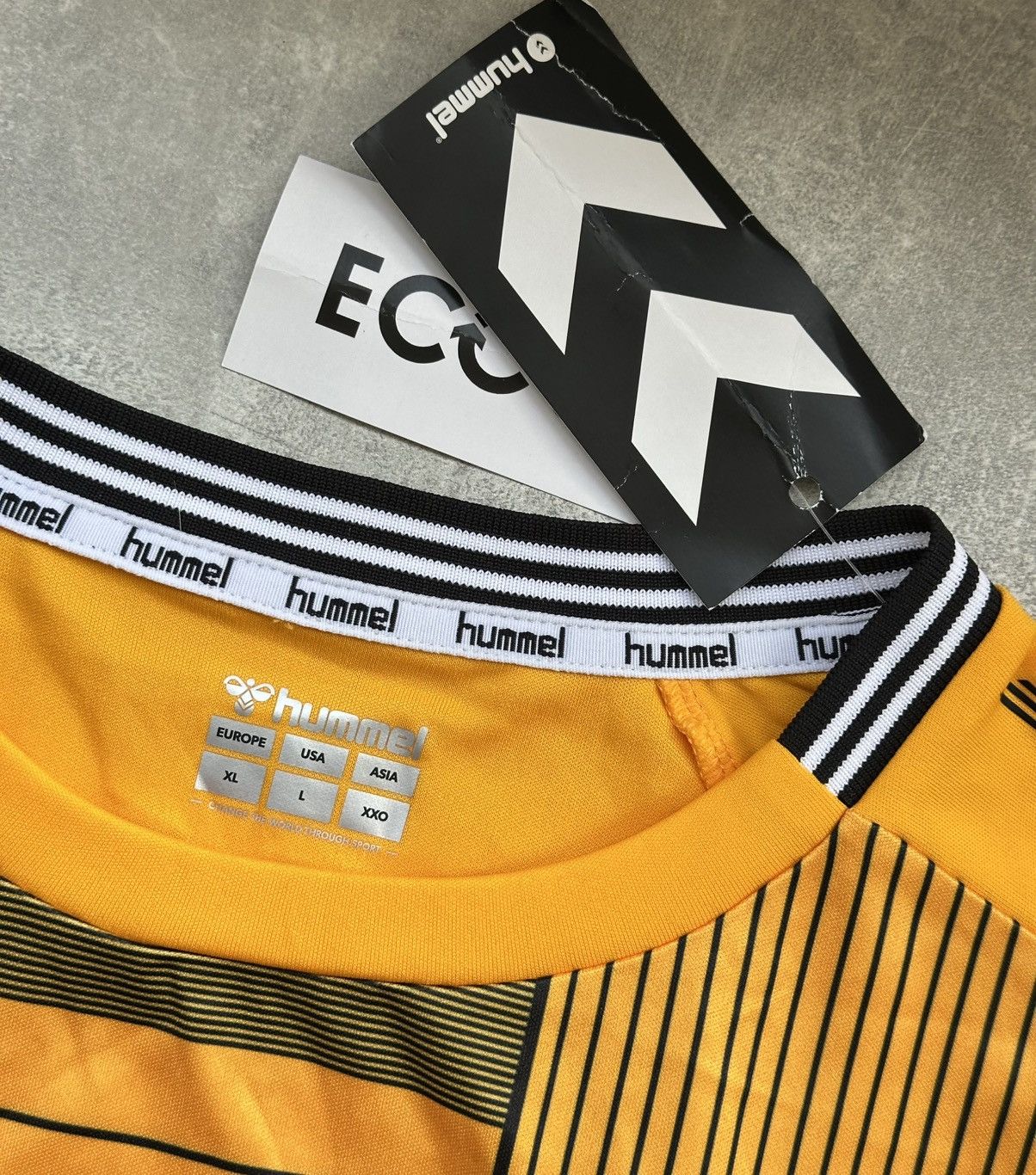 Hummel Hummel Cambridge United 2021 home Football Shirt Size XL Size US XL / EU 56 / 4 - 11 Thumbnail
