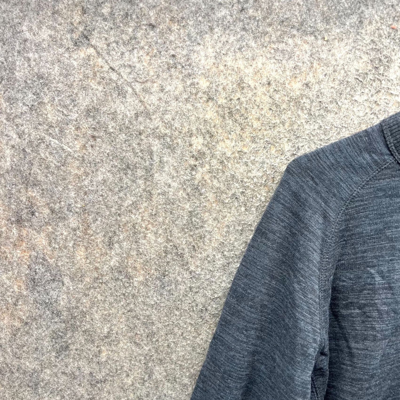 Champion VINTAGE Champion Sweatshirt Men S Heather Grey Crewneck Long Fleece Pullover Cotton Gray Logo All Seasons Holiday Size US S / EU 44-46 / 1 - 5 Thumbnail