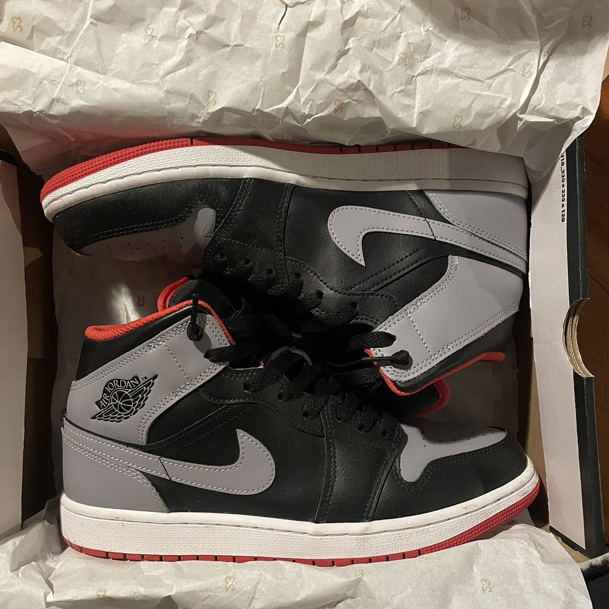 Jordan Brand Nike Air Jordan 1 Mid “Bred Shadow” Size US 10 / EU 43 - 6 Thumbnail