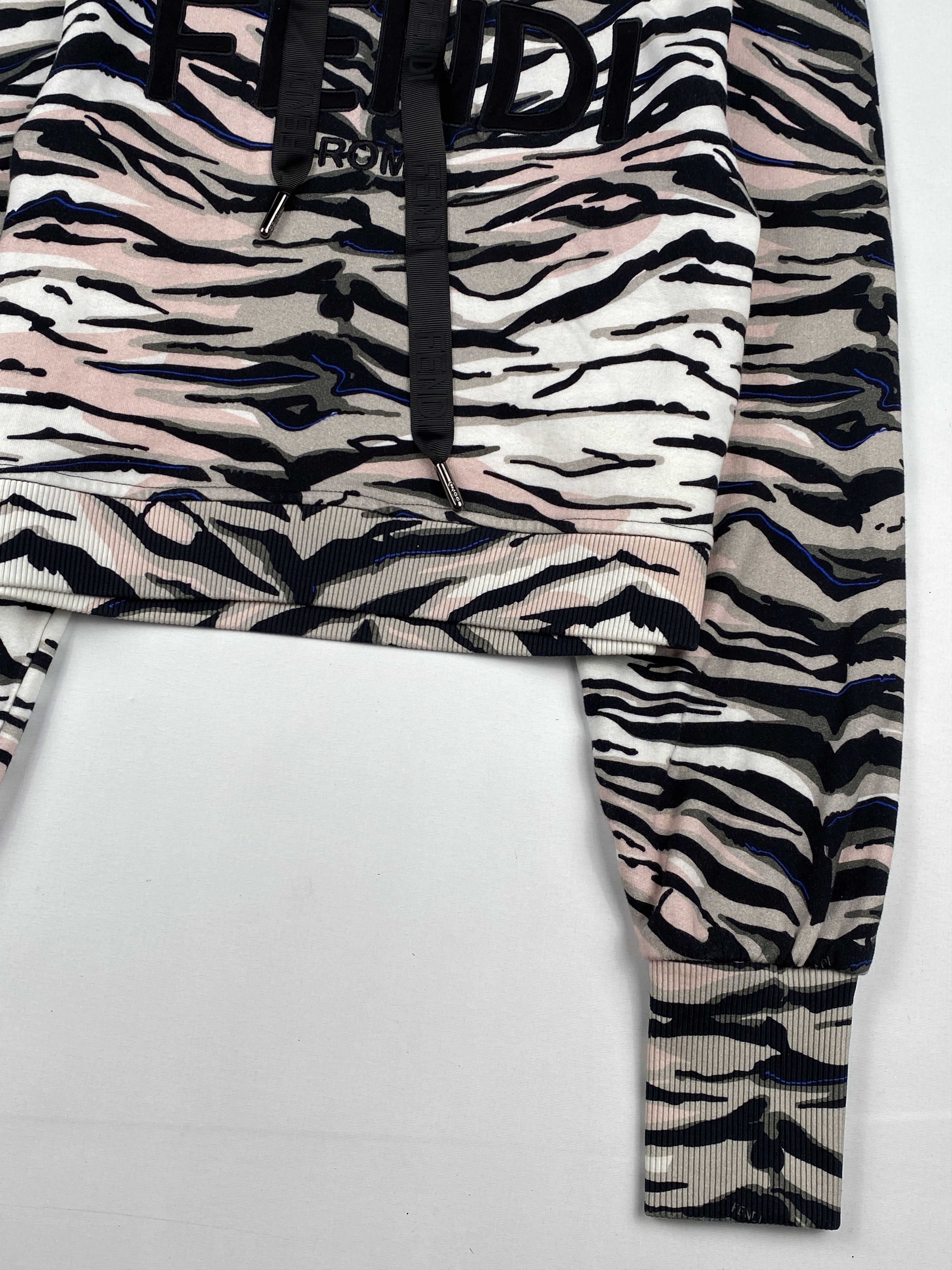 Fendi Zebra Patterned Cropped Hoodie Size XS / US 0-2 / IT 36-38 - 8 Thumbnail