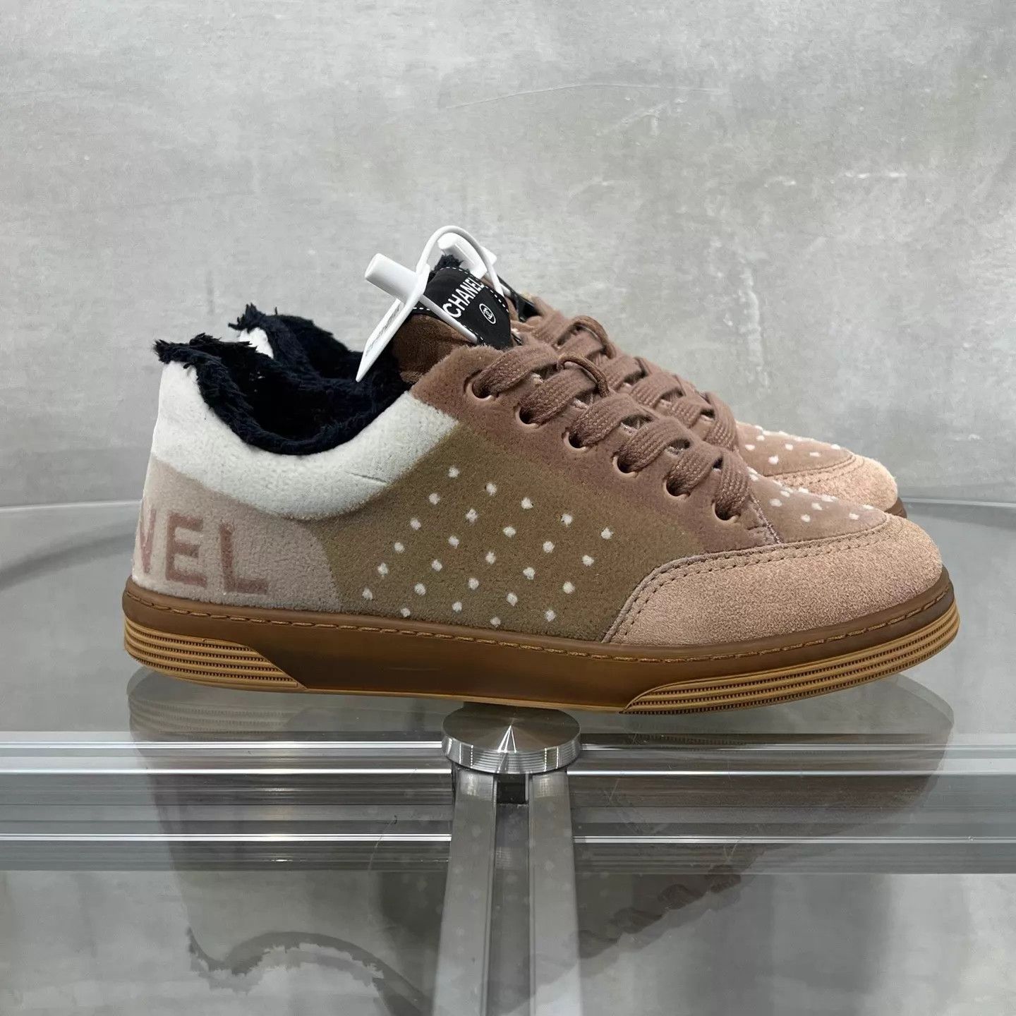 Chanel Chanel khaki suede sneakers EU 36.5 Size US 6 / IT 36 - 4 Thumbnail