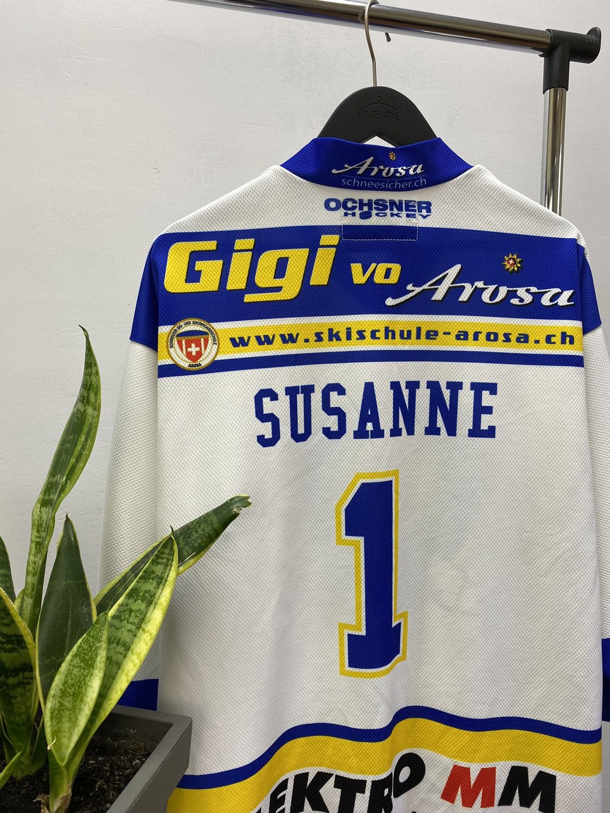 NHL × Vintage EHC AROSA HOCKEY SHIRT JERSEY OCHSNER SIZE M #1 SUSSANNE Size US M / EU 48-50 / 2 - 11 Thumbnail