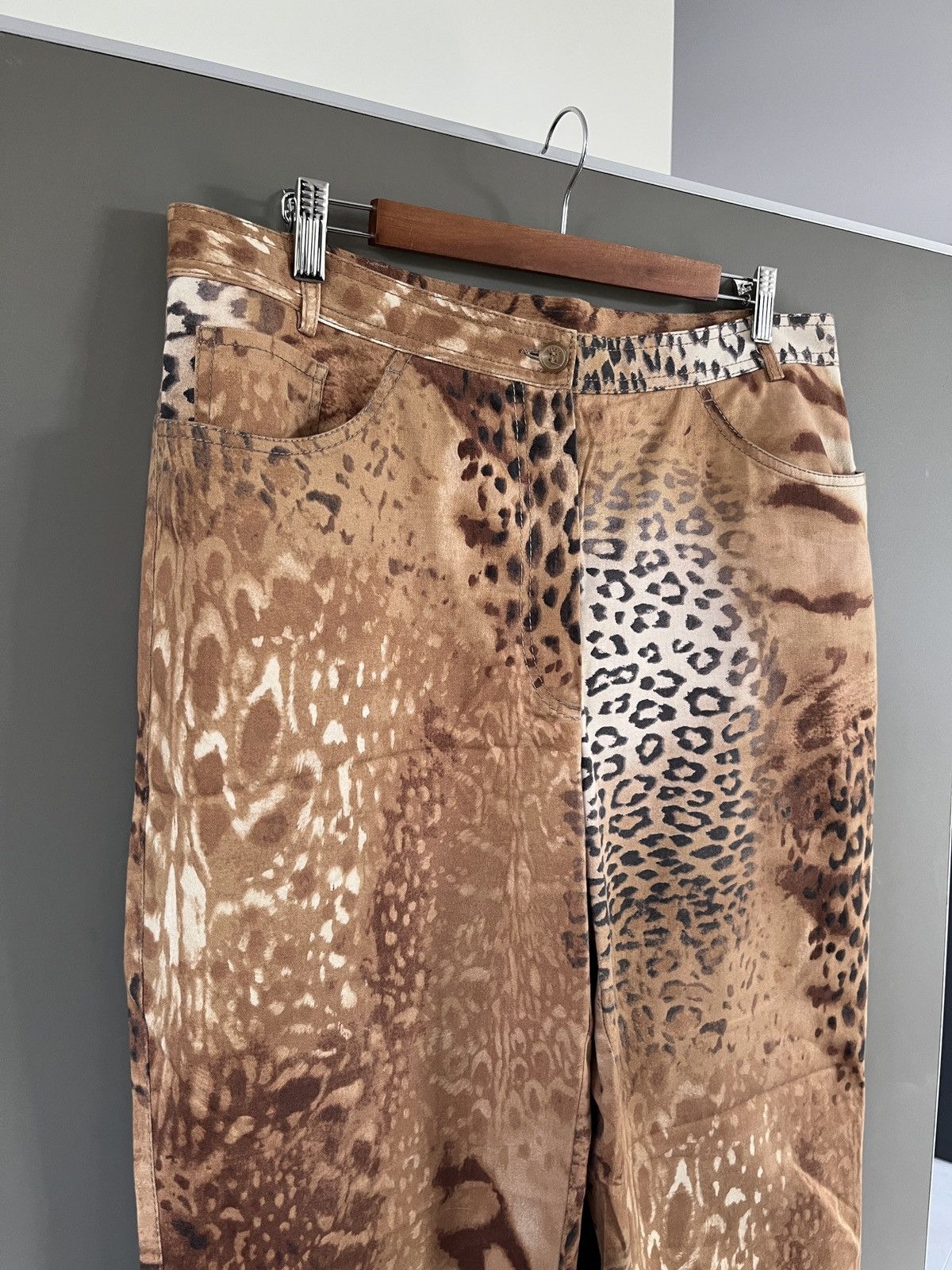 Ferre × Gianfranco Ferre Gianfranco Ferre Leopard Pattern Print Pants Size US 38 / EU 54 - 13 Thumbnail