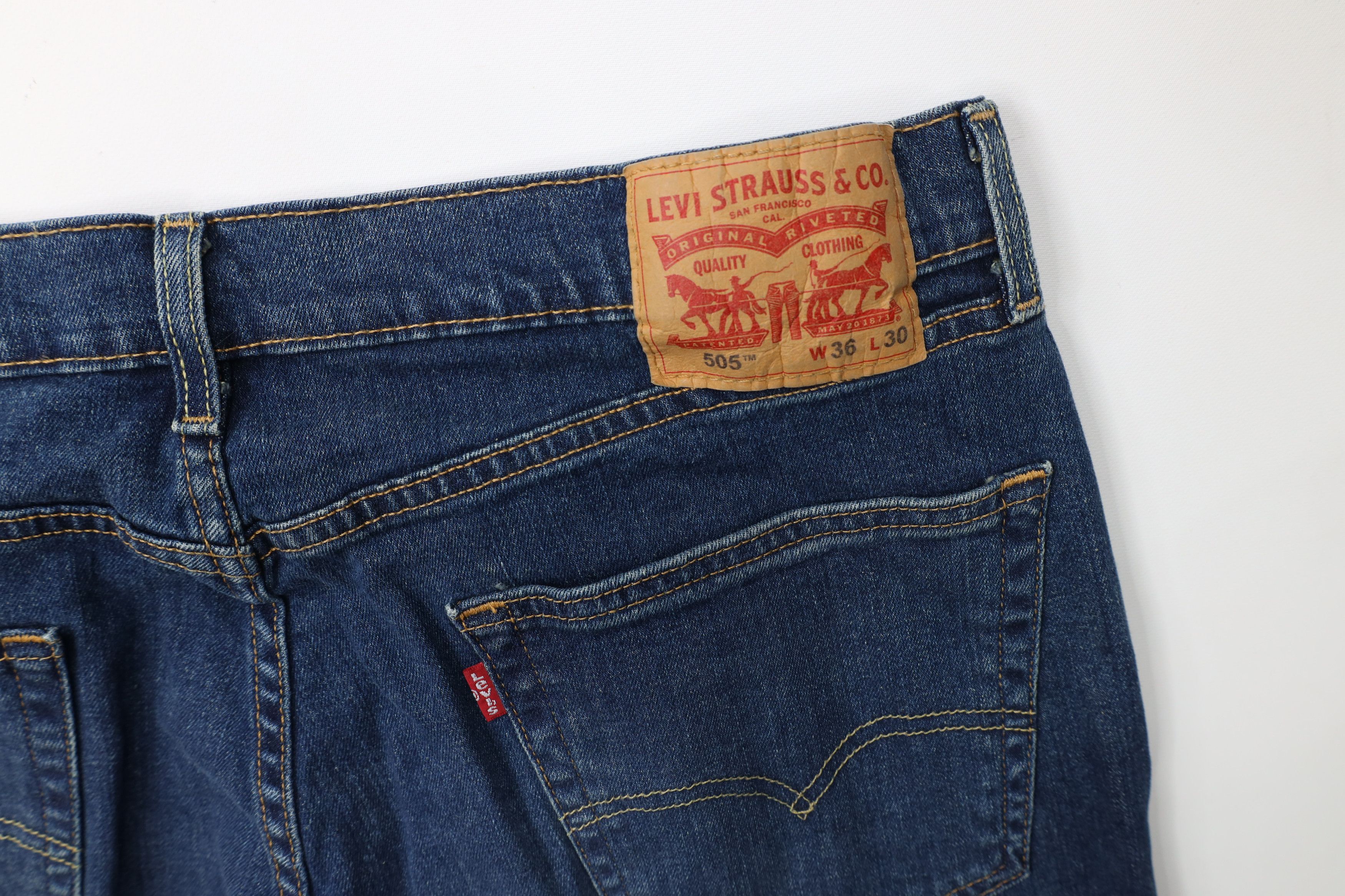 Levi's Vintage Y2K Levis 505 Regular Straight Leg Denim Jeans Size US 36 / EU 52 - 11 Thumbnail