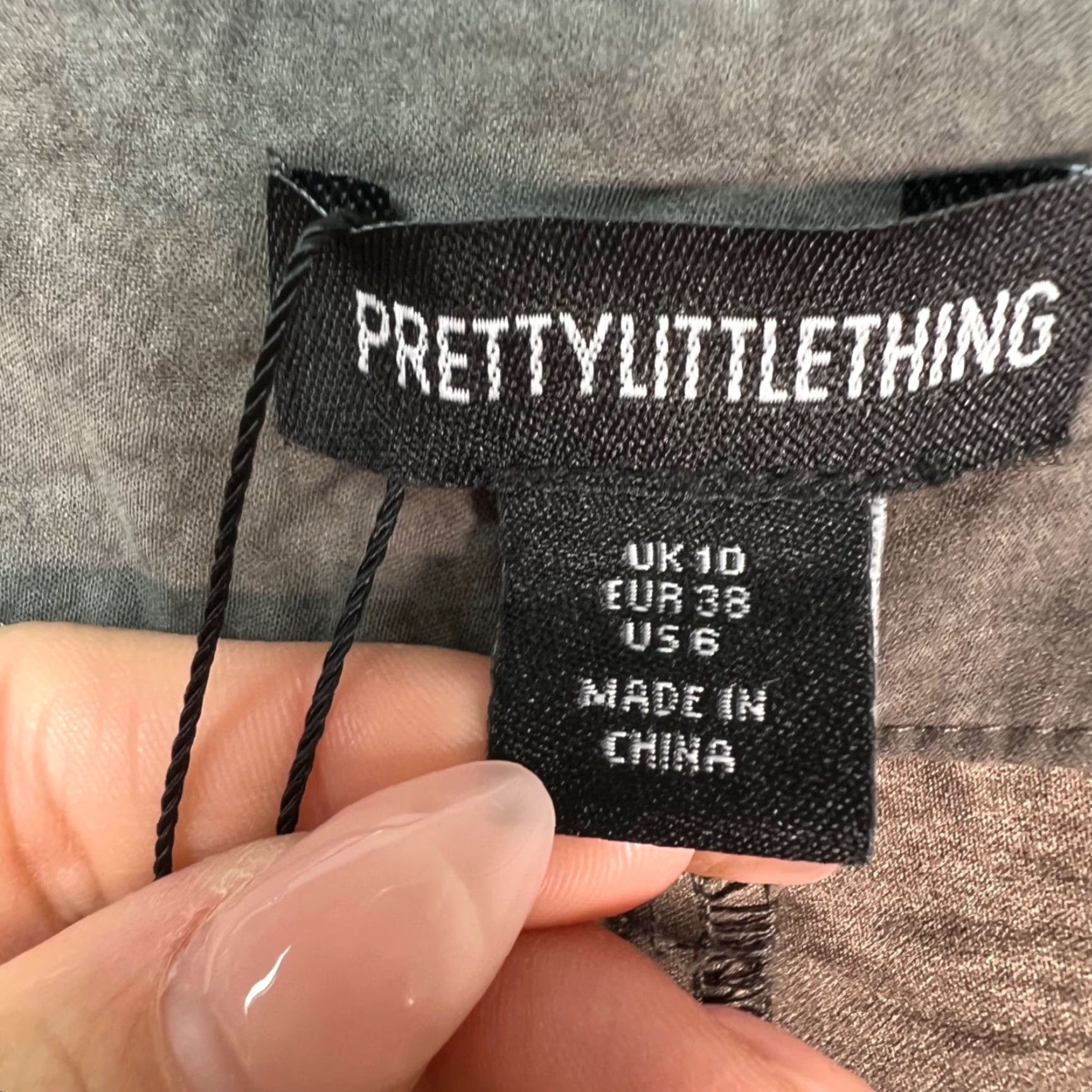 PrettyLittleThing Pretty Little Thing Womens 6 Taupe Pleated Shorts Bermuda Casual City Gray 90s? Size 28" / US 6 / IT 42 - 3 Thumbnail