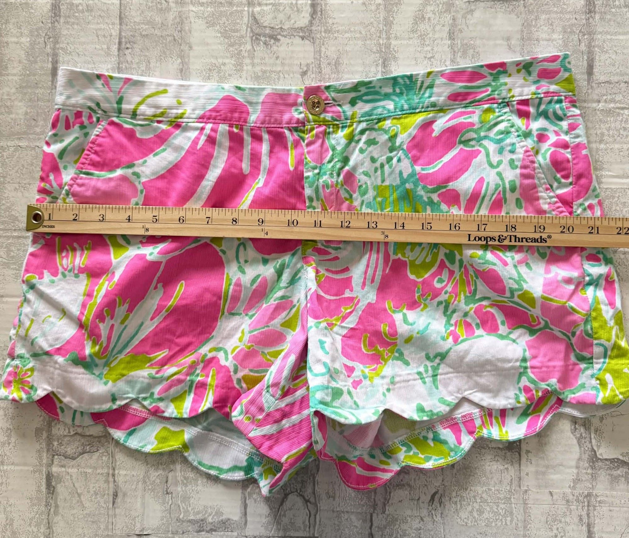 Lilly Pulitzer Lilly Pulitzer Buttercup Shorts Pink Floral Scalloped Hem Size 38" / US 16 / IT 52 - 3 Thumbnail