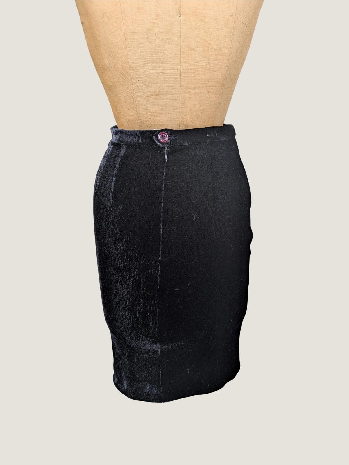 Karl Lagerfeld 1990's karl lagerfeld velvet skirt Size 28" / US 6 / IT 42 - 1 Thumbnail