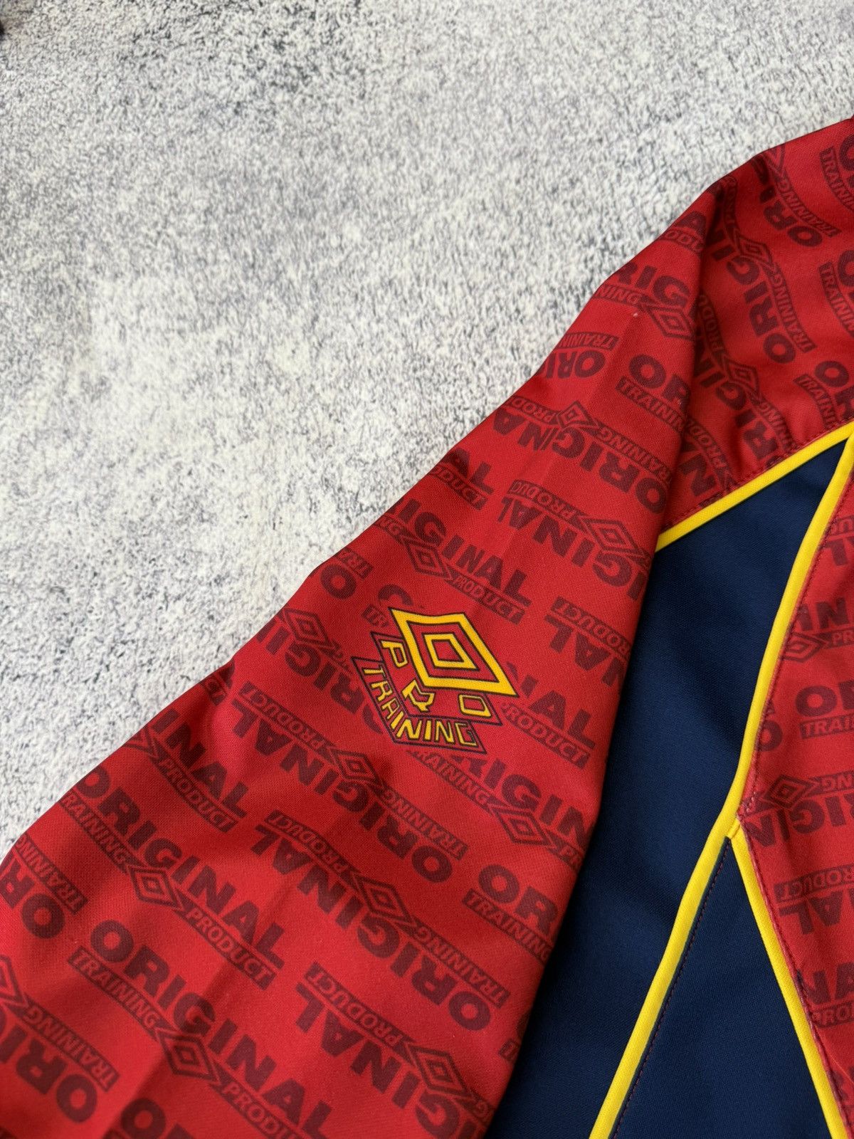 Umbro Vintage Umbro Original Training Product Shirt Mens Crew Size US XL / EU 56 / 4 - 24 Thumbnail