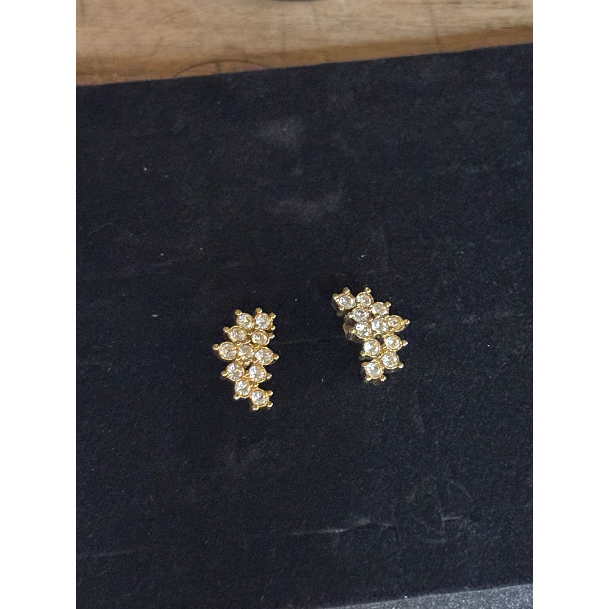Other Crystal Cluster Gold Tone Stud Earrings Size ONE SIZE - 8 Thumbnail