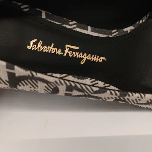 Salvatore Ferragamo Ferragamo Monochrome Canvas Garda Gancini Pumps- Size 6 Size US 6 / IT 36 - 11 Thumbnail