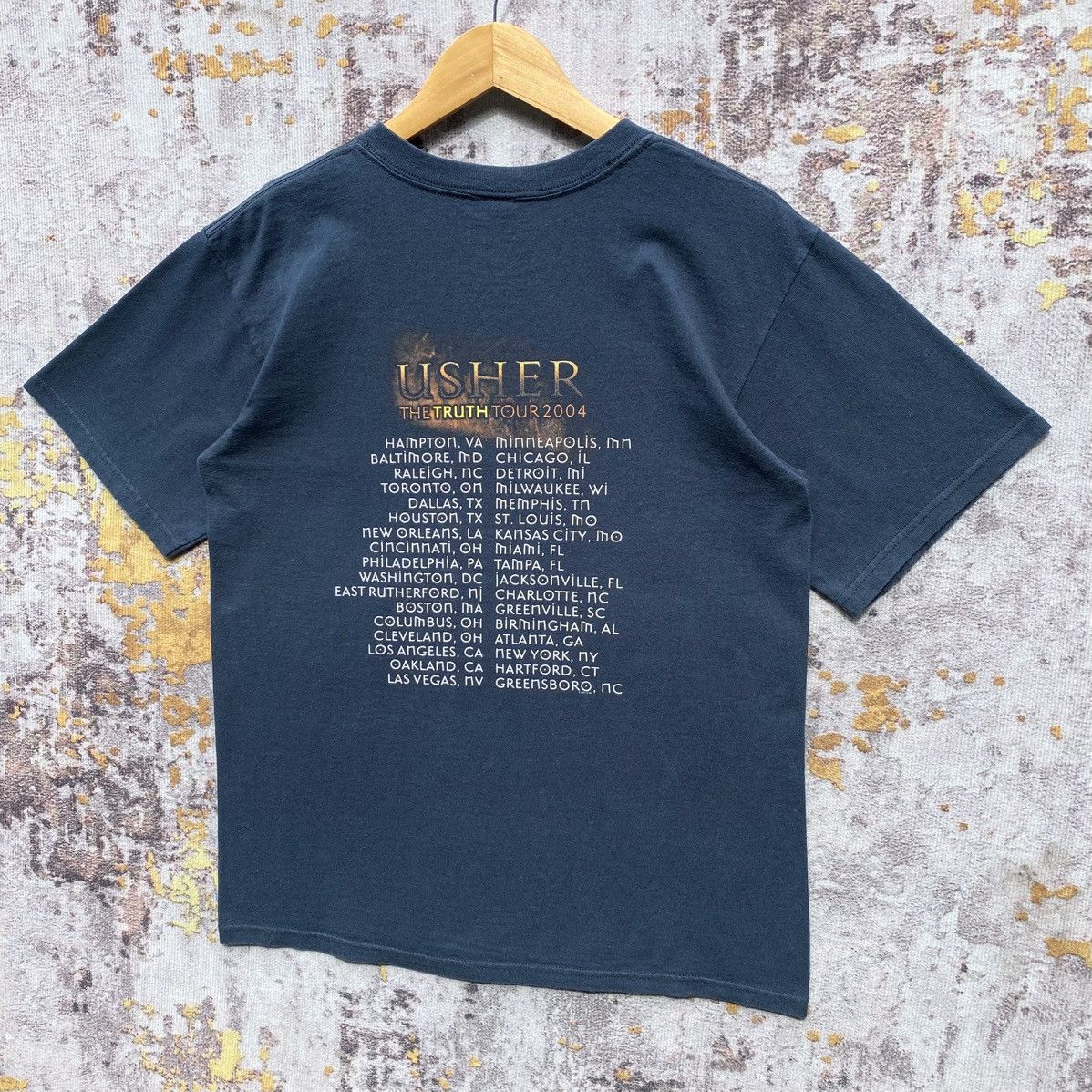 Rap Tees Vintage y2k Usher The Truth Tour 2004 Shirt Size US M / EU 48-50 / 2 - 4 Thumbnail