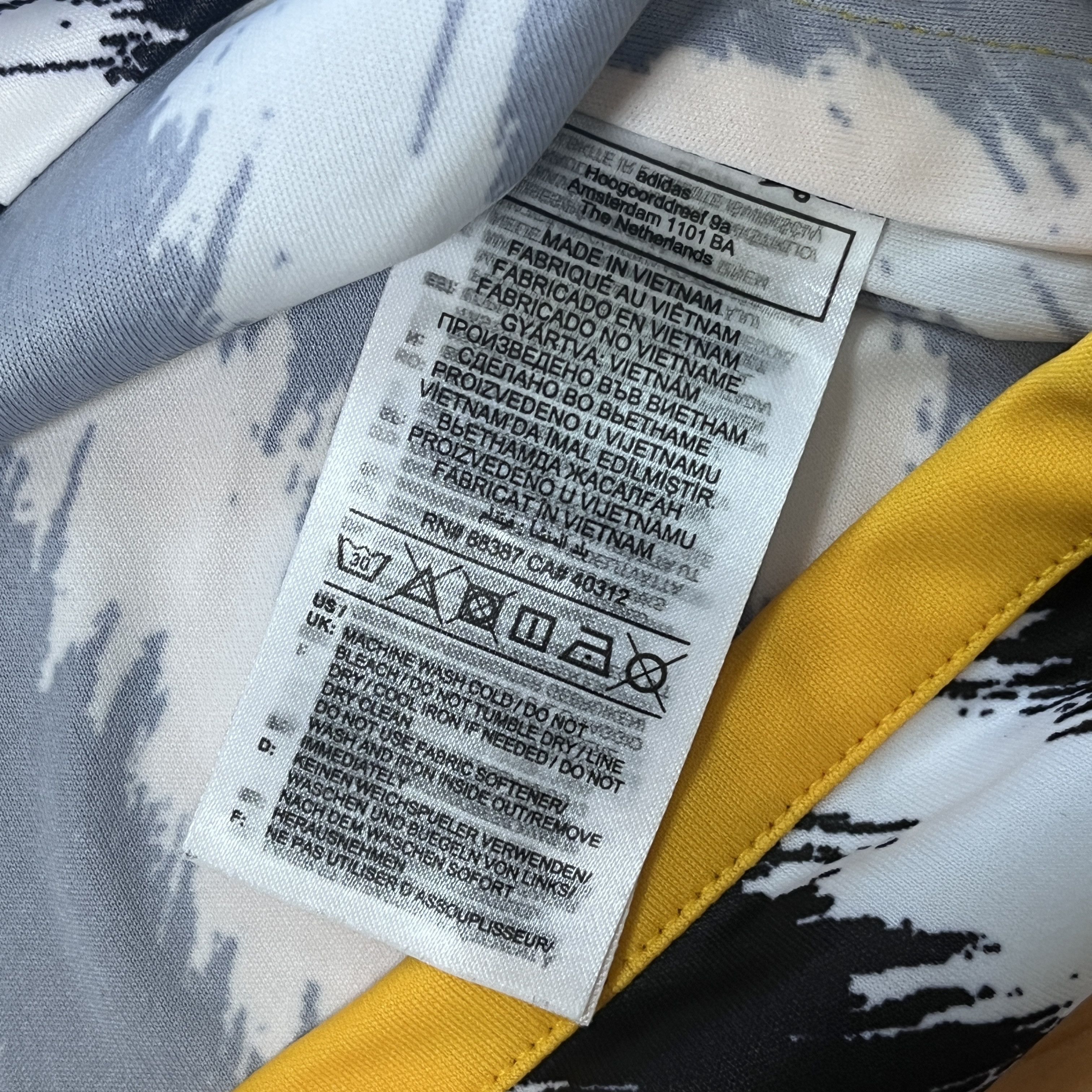 Adidas Adidas Juventus Zebra Jersey 23 24 S Size US S / EU 44-46 / 1 - 7 Thumbnail
