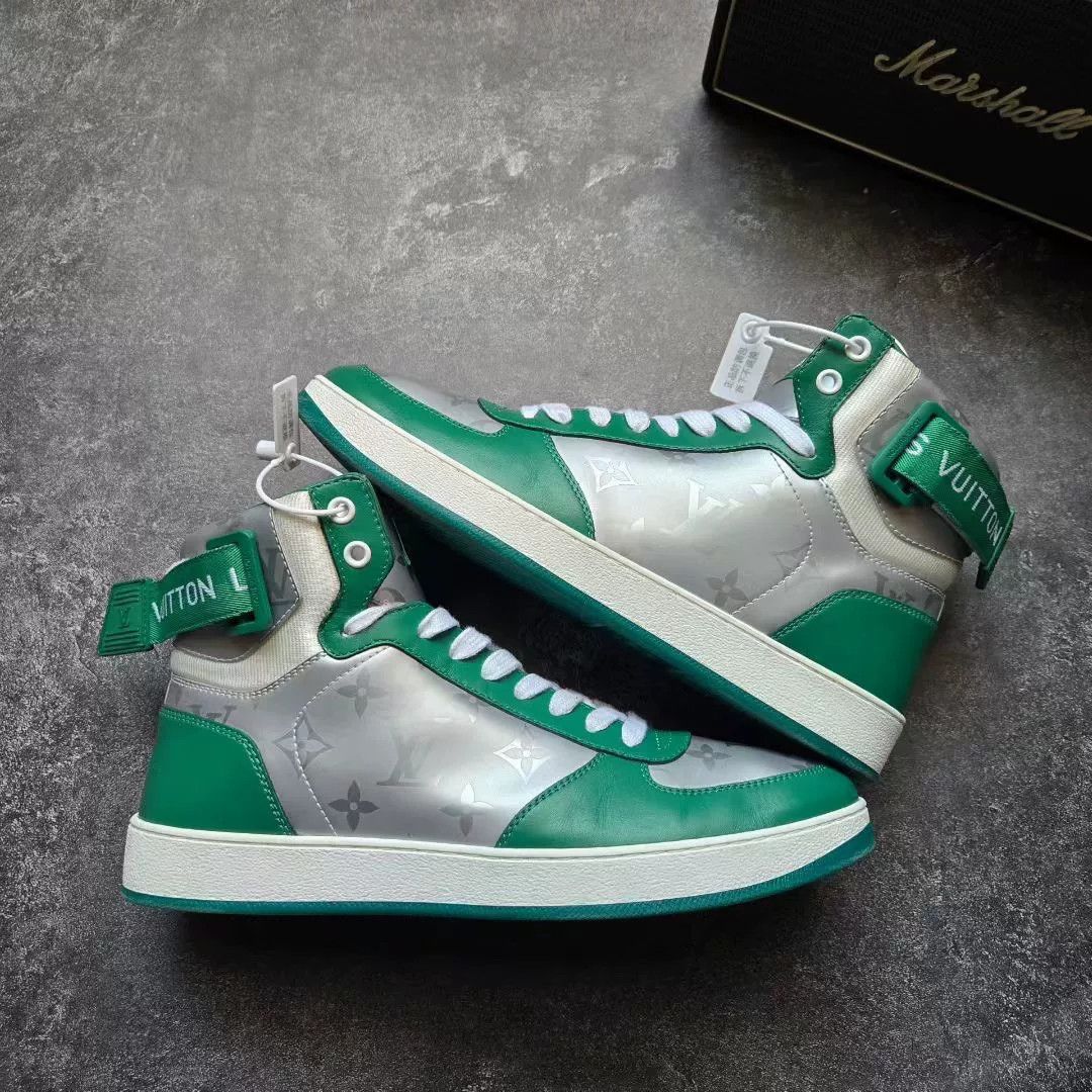 Louis Vuitton Louis Vuitton Green Lowtop Sneakers 41 Men Size US 8.5 / EU 41-42 - 1 Thumbnail
