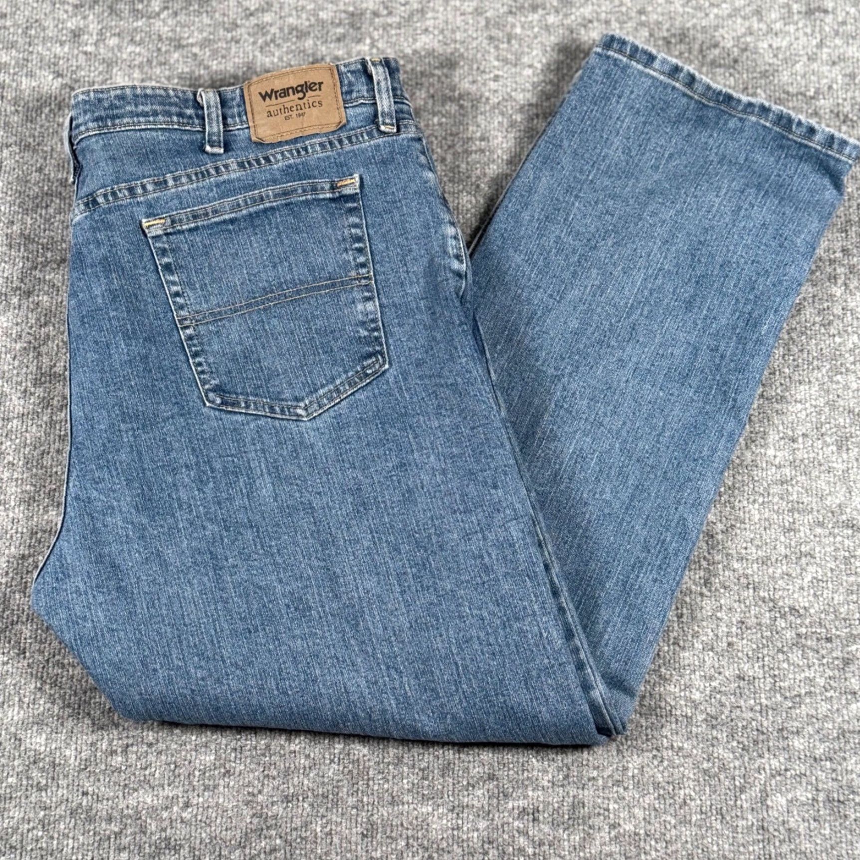 Wrangler VINTAGE? Nope. Wrangler Mens Jeans 40x30 Blue Classic Straight Leg Denim Pants Workwear Cowboy Size US 40 / EU 56 - 2 Thumbnail