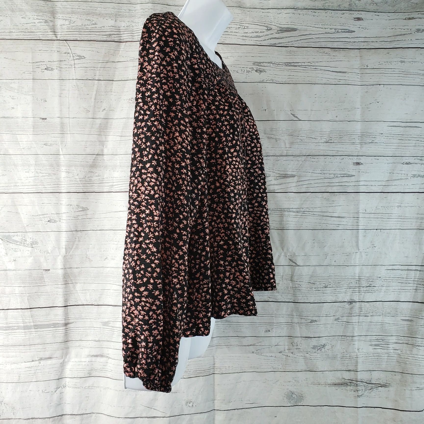 Vintage Universal Thread Blouse Shirt Womens Small Black Pink Floral Long Sleeve Rayon Square Neck Casual Mens? Womens Size S / US 4 / IT 40 - 3 Thumbnail