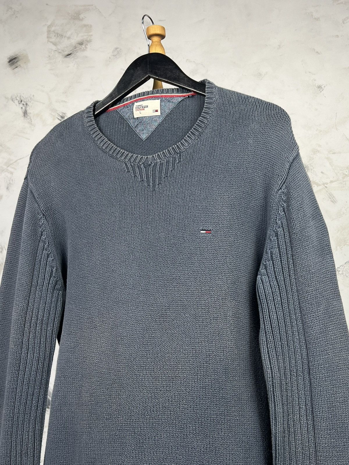 Tommy Hilfiger Vintage Tommy Hilfiger Denim Sweater Size M - L Size US L / EU 52-54 / 3 - 2 Thumbnail