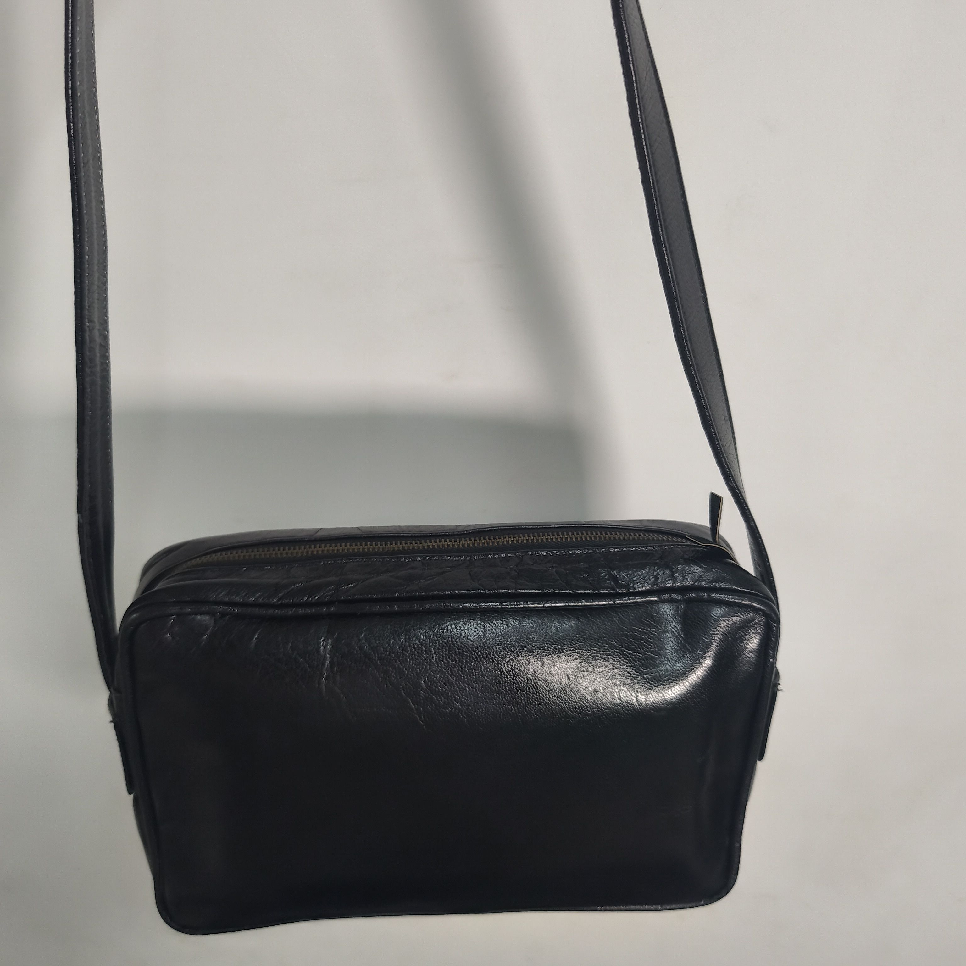 Celine Vintage Celine Small Bag Black Leather Size ONE SIZE - 9 Thumbnail