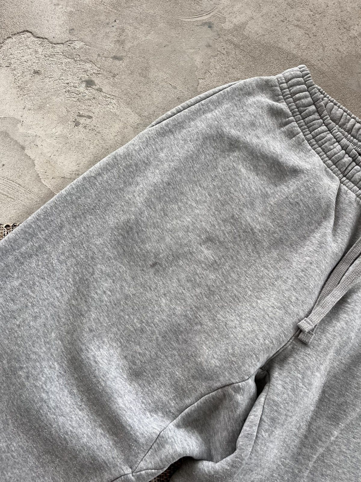Nike Vintage Nike Grey Y2K Oversize Wide Sweatpants Joggers Size US 38 / EU 54 - 5 Thumbnail