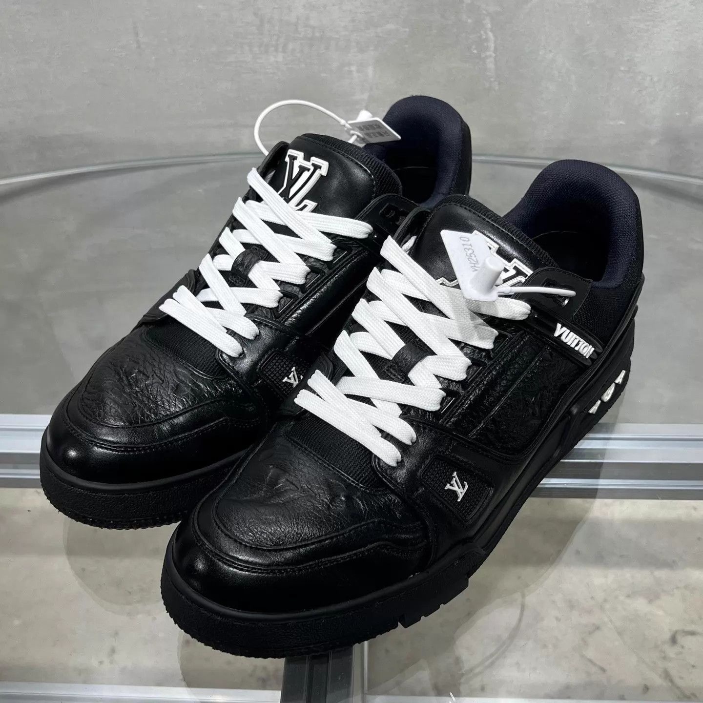 Louis Vuitton Louis Vuitton LV Trainer Black Warrior UK7 (41) Size US 8 / EU 41 - 2 Thumbnail