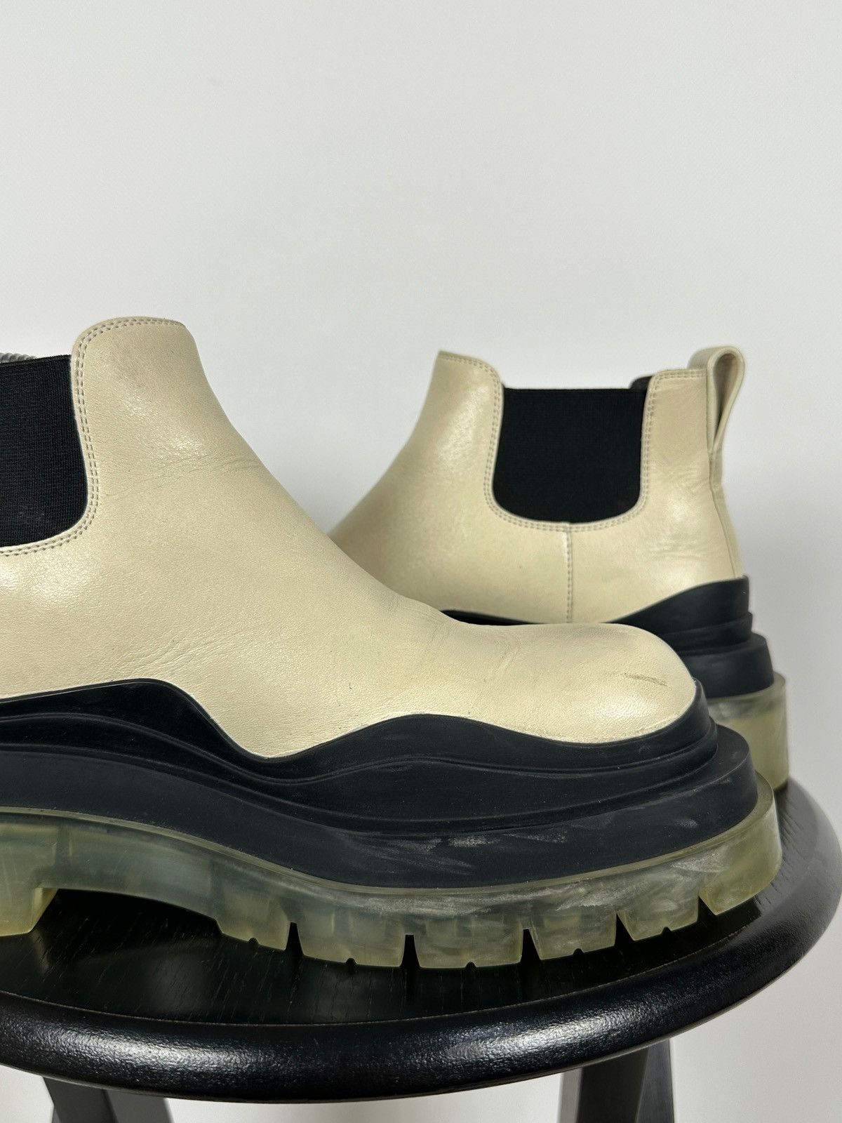 Bottega Veneta Bottega Veneta Cream Leather Ankle Chelsea Boots Size US 9.5 / IT 39.5 - 18 Thumbnail
