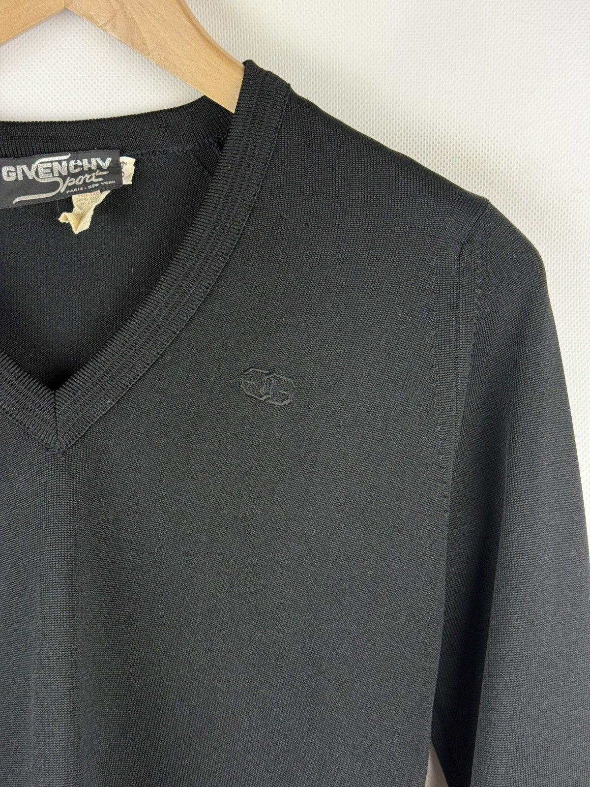 Givenchy Givenchy Vintage Ladies V-Neck Lightweight Sweater Pullover Size XS / US 0-2 / IT 36-38 - 11 Thumbnail
