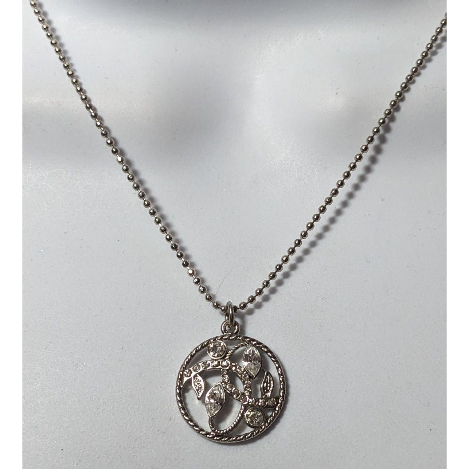 Other Fantasy Floral Rhinestone Silver Tone Pendant Necklace Size ONE SIZE - 5 Thumbnail
