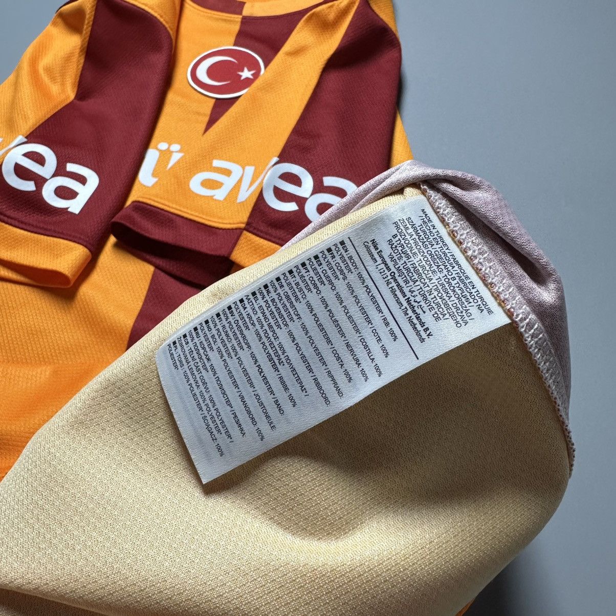 Nike GALATASARAY NIKE 2013/2014 FOOTBALL HOME JERSEY #11 DROGBA Size US M / EU 48-50 / 2 - 14 Thumbnail