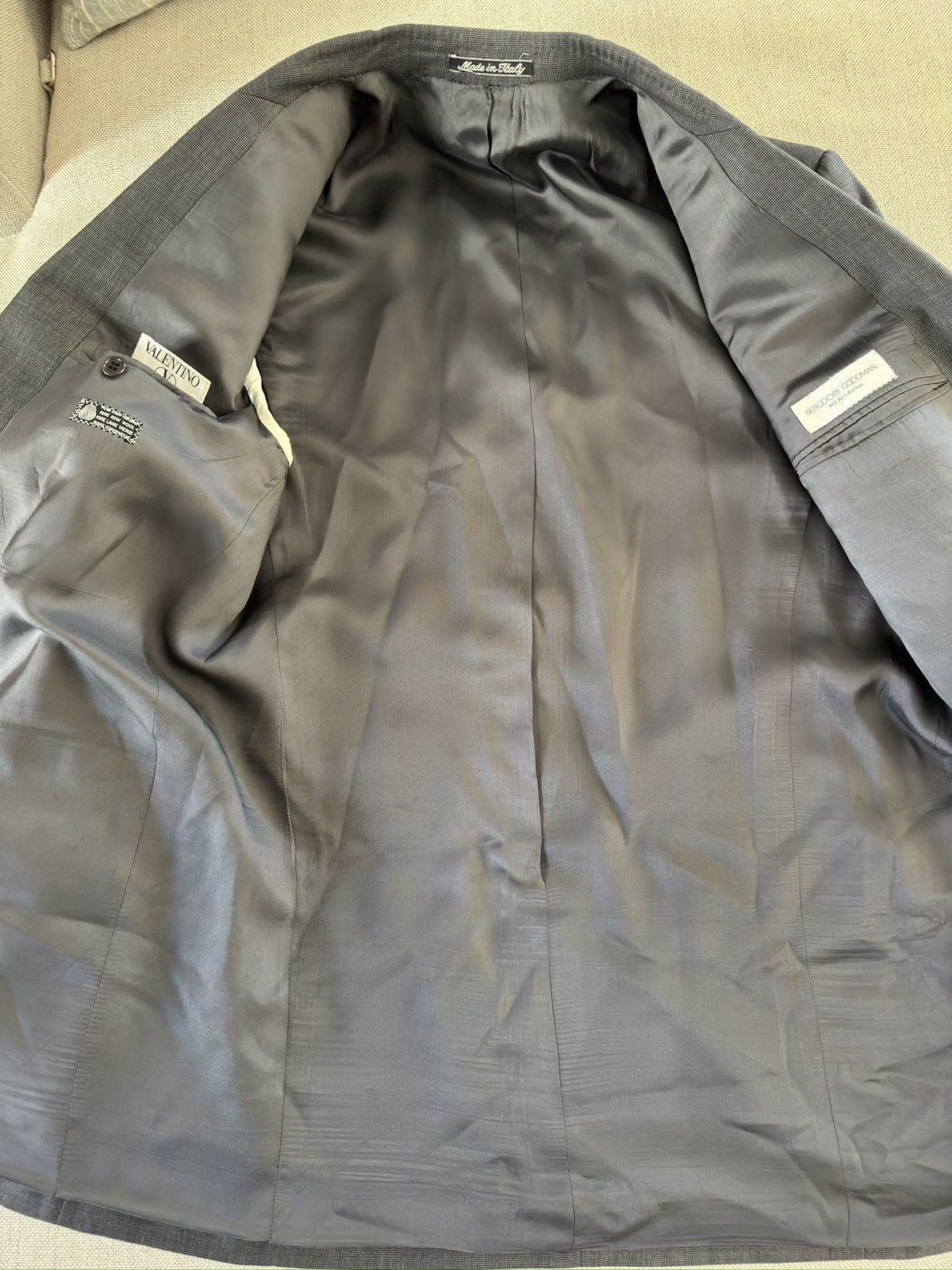 Bergdorf Goodman × Valentino Valentino Made In Italy DB Peak Lapel Wool Suit in Grey 40L Size 40L - 16 Thumbnail