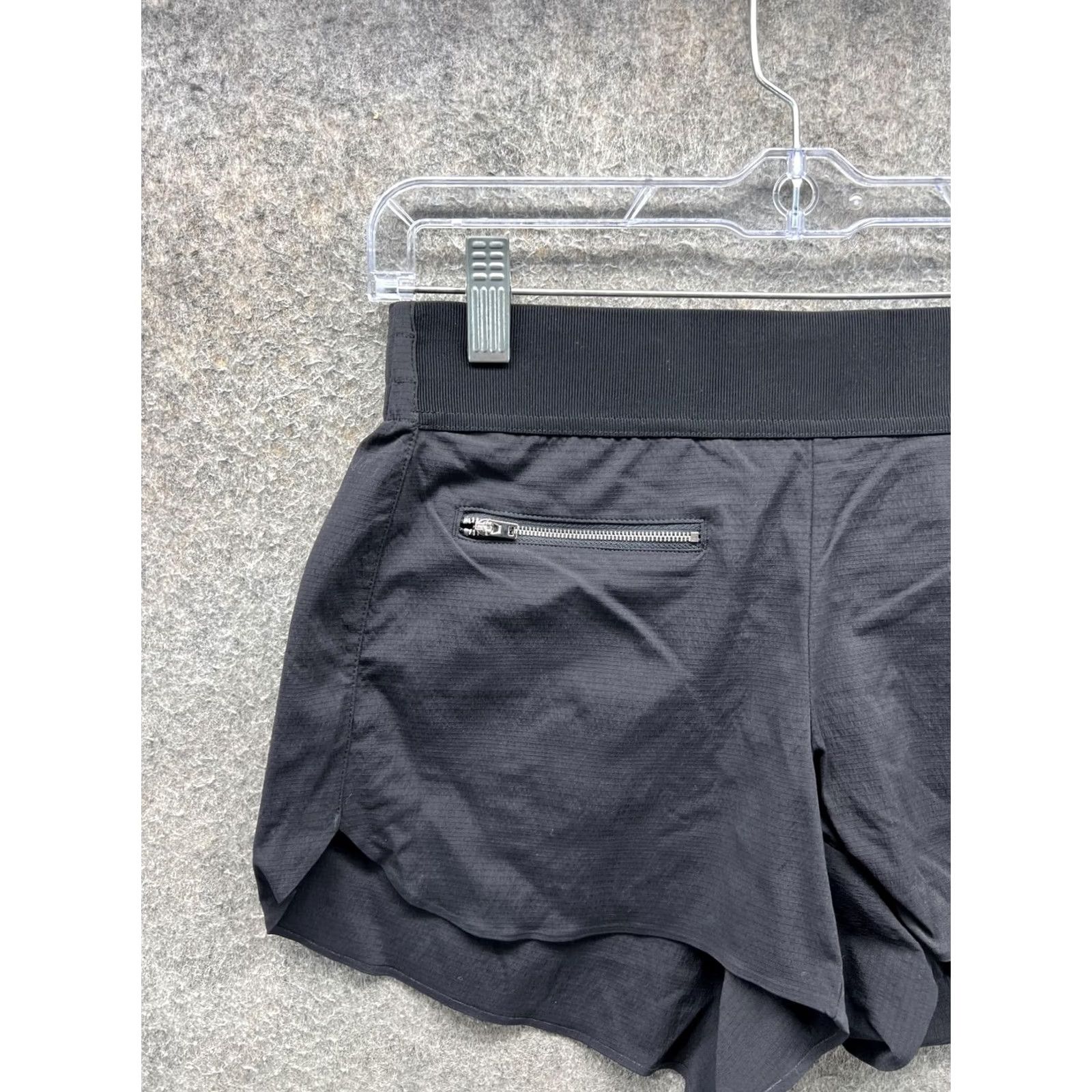 Athleta Athleta Shorts Womens 2 Black 3.5 In Running Athletic Lightweight Zip Pocket Pocketed Back Zip Pockets Athletic Size 26" / US 2 / IT 38 - 7 Thumbnail