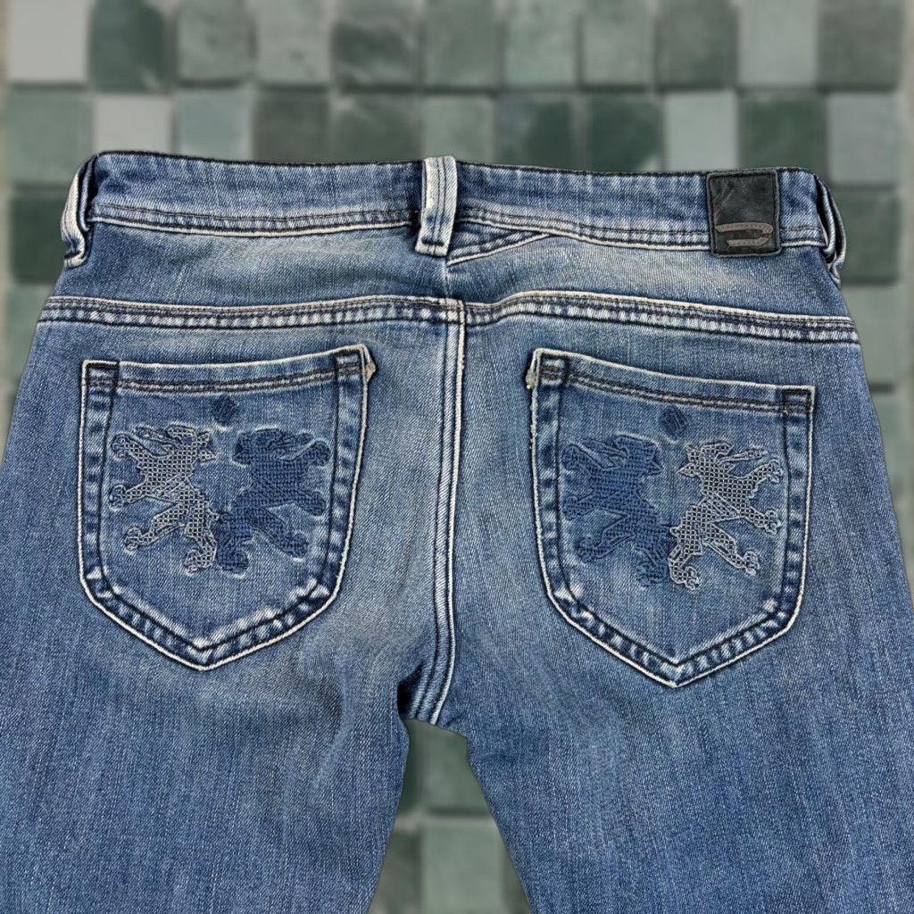 Diesel Diesel Thanaz Jeans in Blue Wash 0072J Men 31x34 Embroidered Pockets Size US 29 - 1 Thumbnail