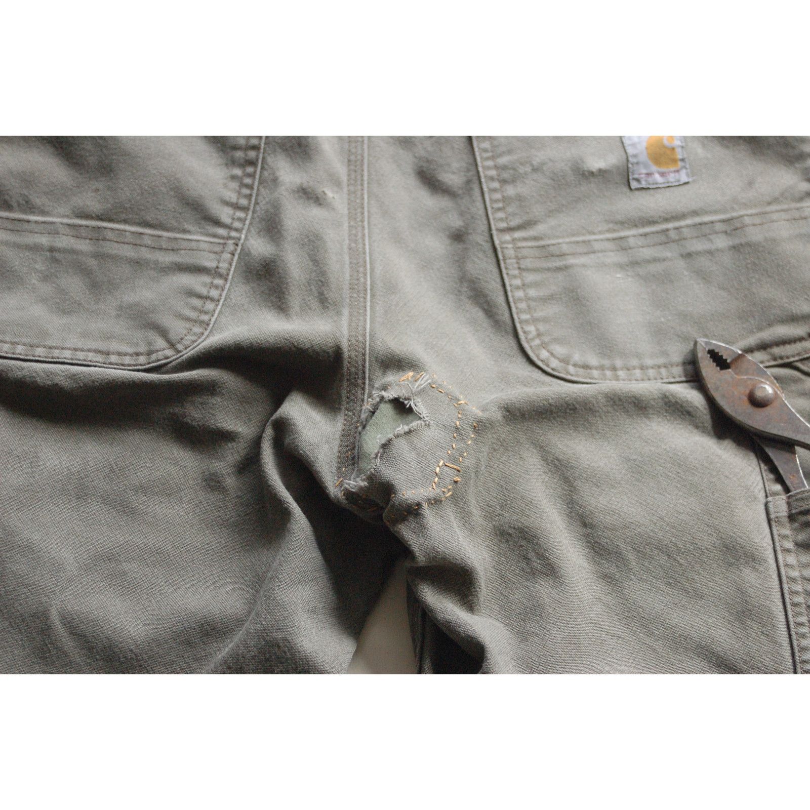 Carhartt Distressed Carhartt Duck Pants 34x32 Olive Honest Mending Size US 34 / EU 50 - 15 Thumbnail