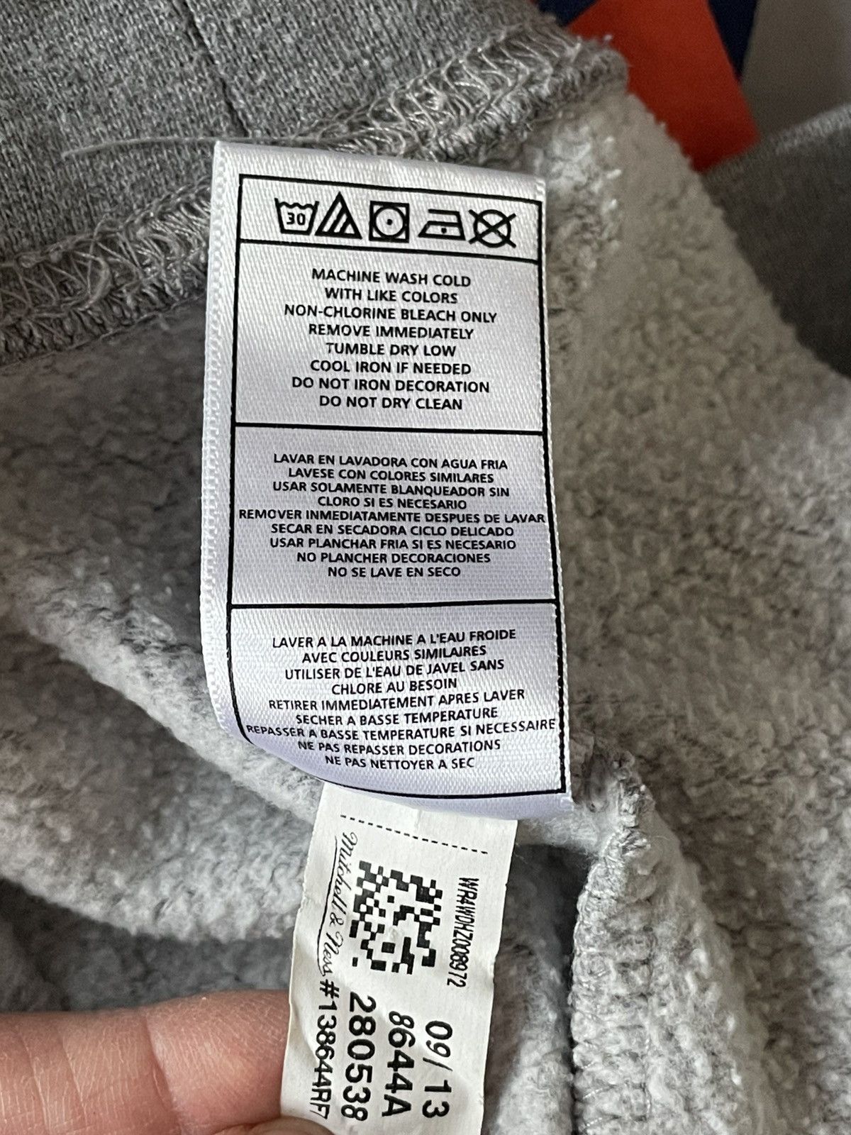 Mitchell & Ness Vintage grey sweatshirt with Knicks print Size US L / EU 52-54 / 3 - 12 Thumbnail
