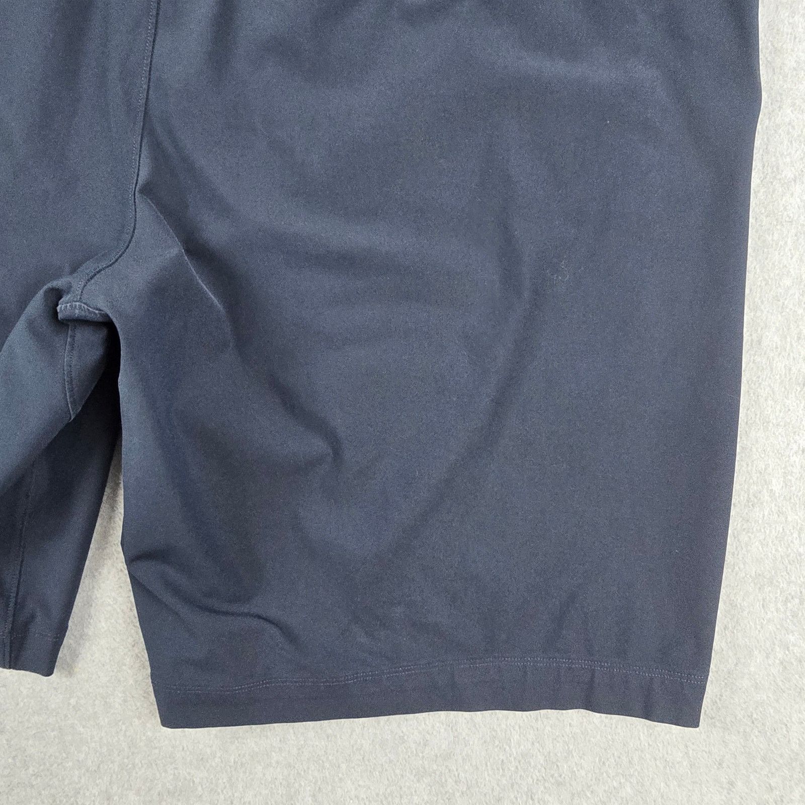 Lululemon Lululemon 36 Navy Commission Short Relaxed Warpstreme M7A83S Size US 36 / EU 52 - 14 Thumbnail