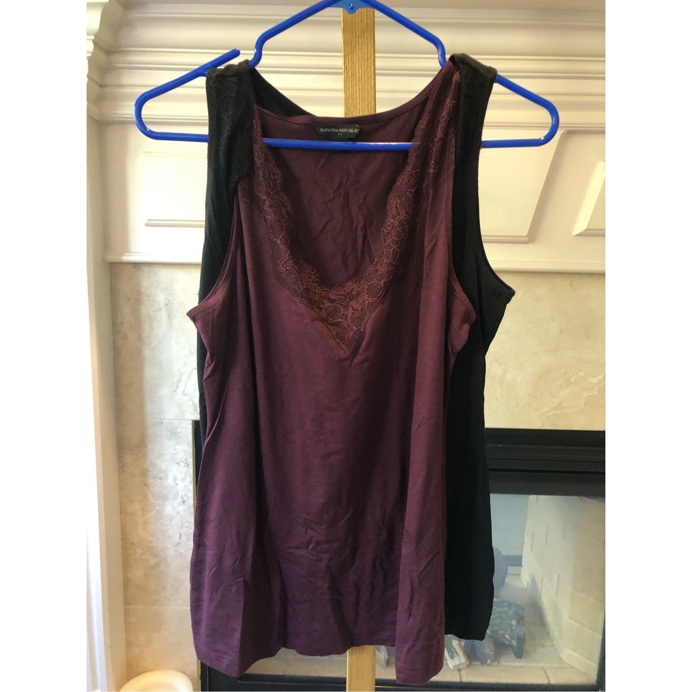 Banana Republic Banana Republic Women’s Black and Burgundy Camisoles Bundle Size S / US 4 / IT 40 - 1 Thumbnail