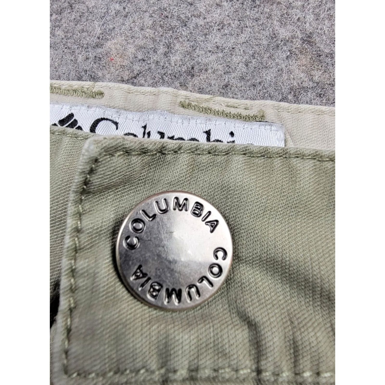 Vintage Columbia Shorts Mens 44 Green 9 in Inseam Cargo Casual Outdoor Hiking Camping Cotton Cargo Pocket Slash Pocket Logo Button Size US 44 / EU 60 - 5 Thumbnail