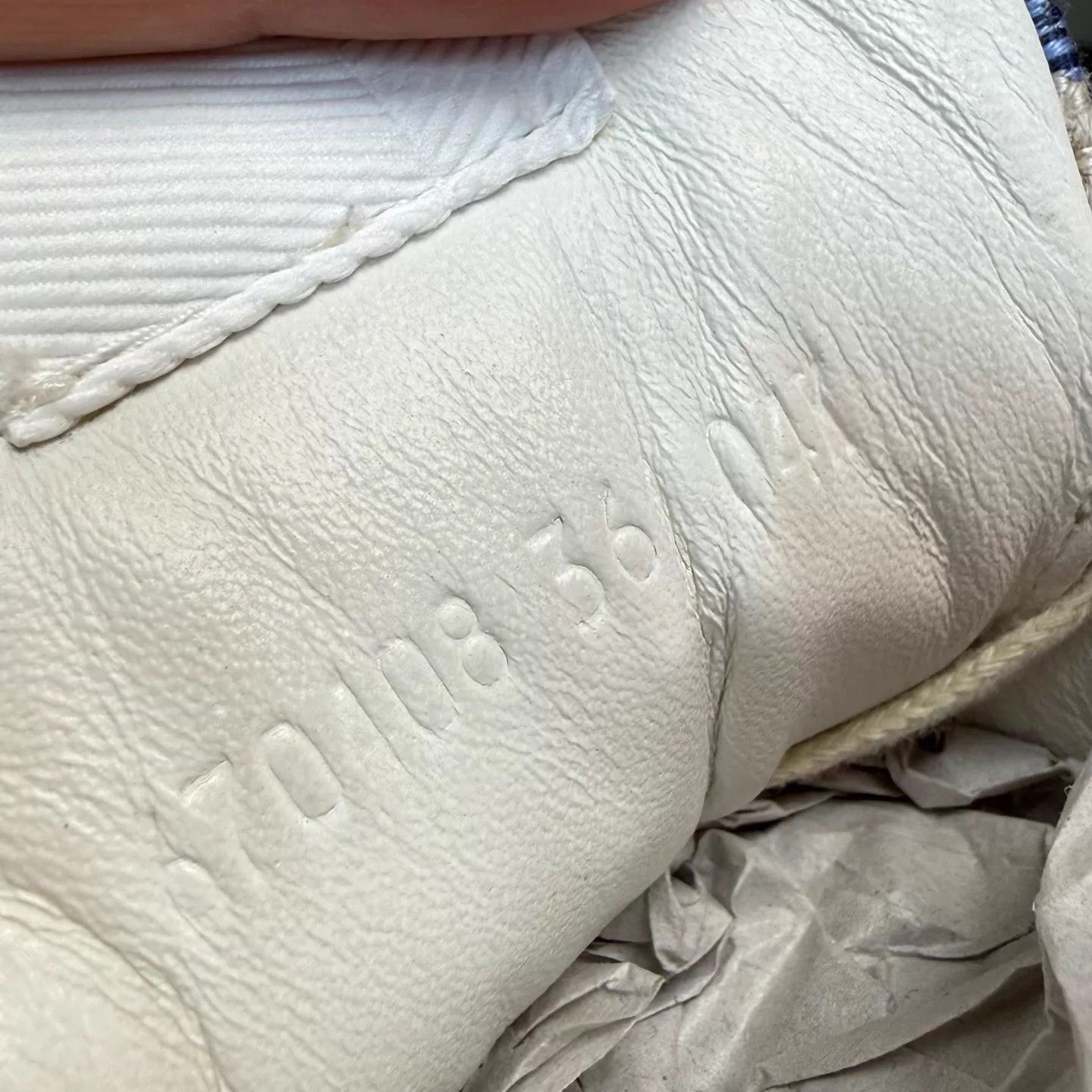 Gucci Gucci Women's White Embroidered GG Biscuit Sneakers Size US 5.5 / IT 35.5 - 8 Thumbnail