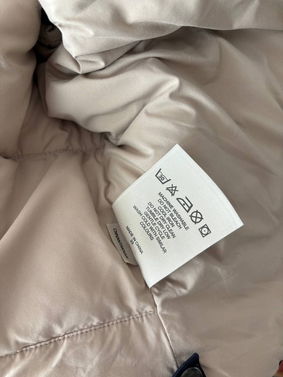 Burberry Vintage Burberry Cropped Puffer Jacket Size M / US 6-8 / IT 42-44 - 9 Thumbnail
