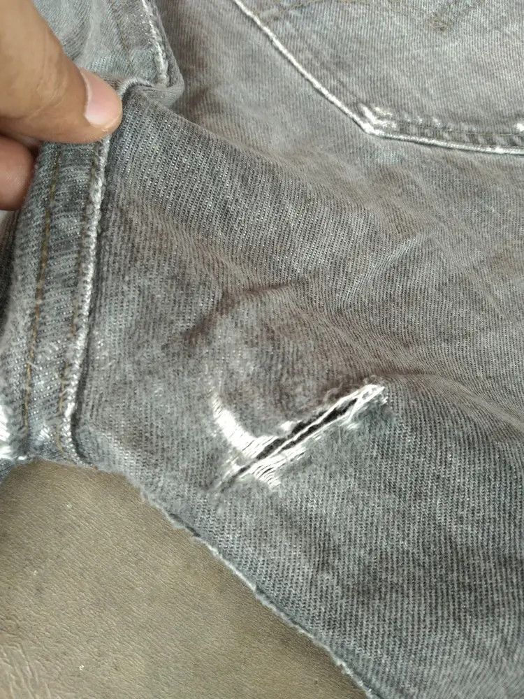 Levi's 90s Vintage Levi's 501 Made In USA Distressed Jeans 34x32 Size US 34 / EU 50 - 7 Thumbnail
